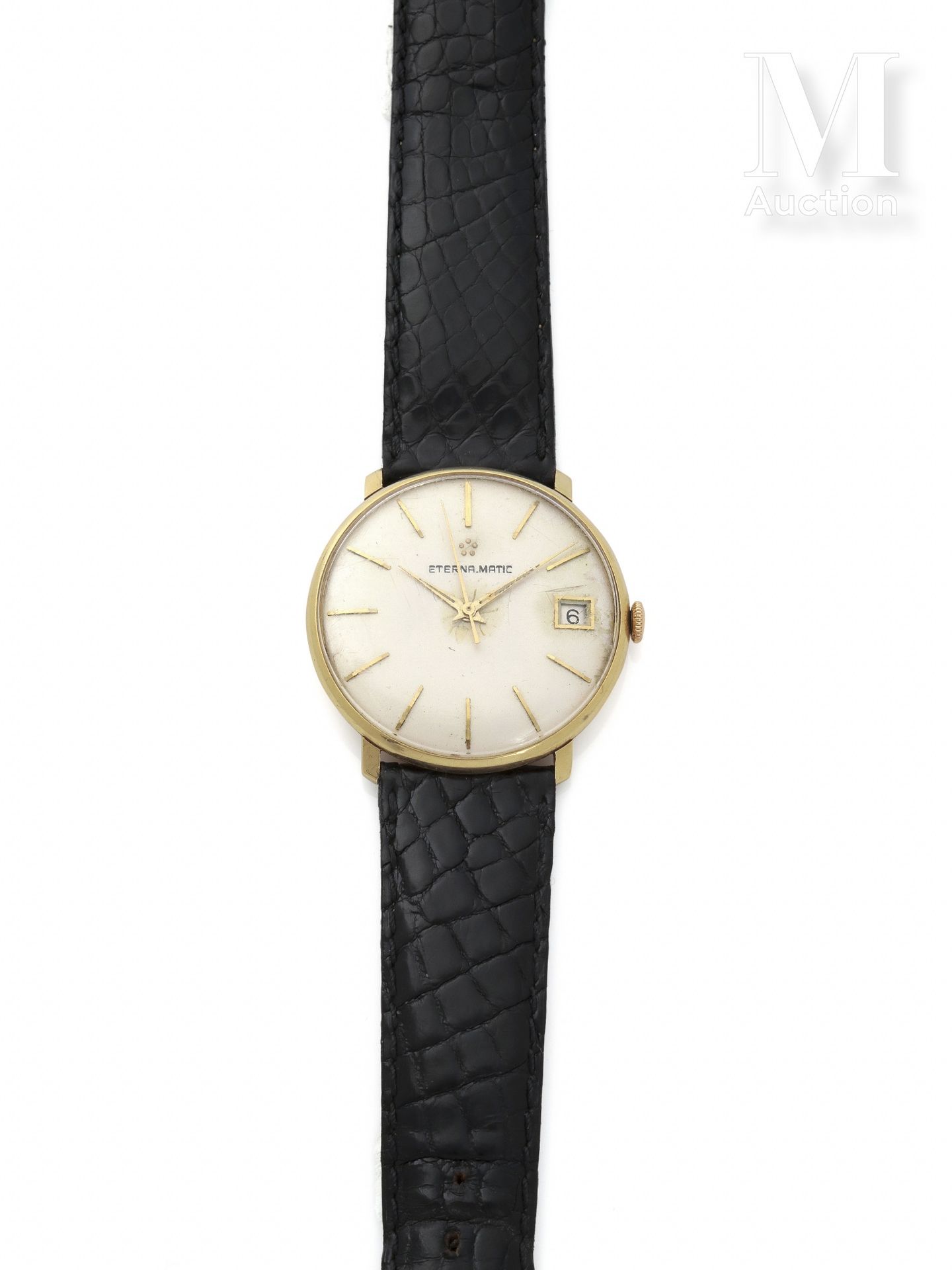 ETERNA-MATIC 约1960年

18K金男士圆形腕表。

奶油色表盘上有应用指挥棒标记，日期位于3点钟方向。有机玻璃的玻璃。

自动上链机械机芯cal&hellip;