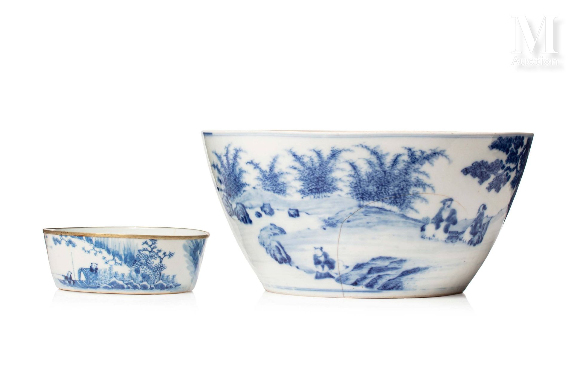 VIETNAM, XVIII/XIXe siècle, Bol et coupe en porcelaine à décor "Bleu de Hué" de &hellip;
