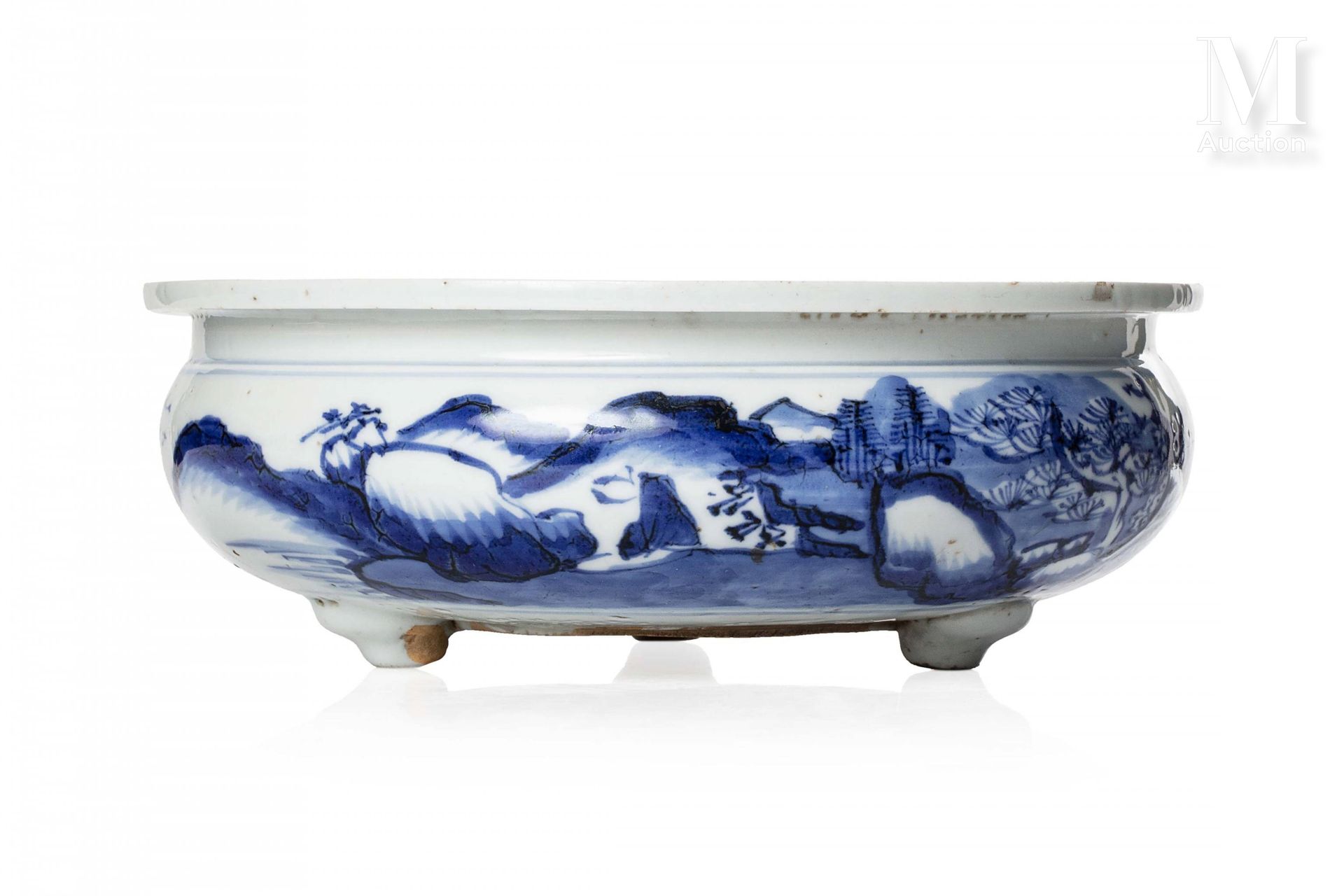 VIETNAM, XIXe siècle, Brûle-parfum tripode en porcelaine bleu blanc 有景观装饰。

高度：7&hellip;