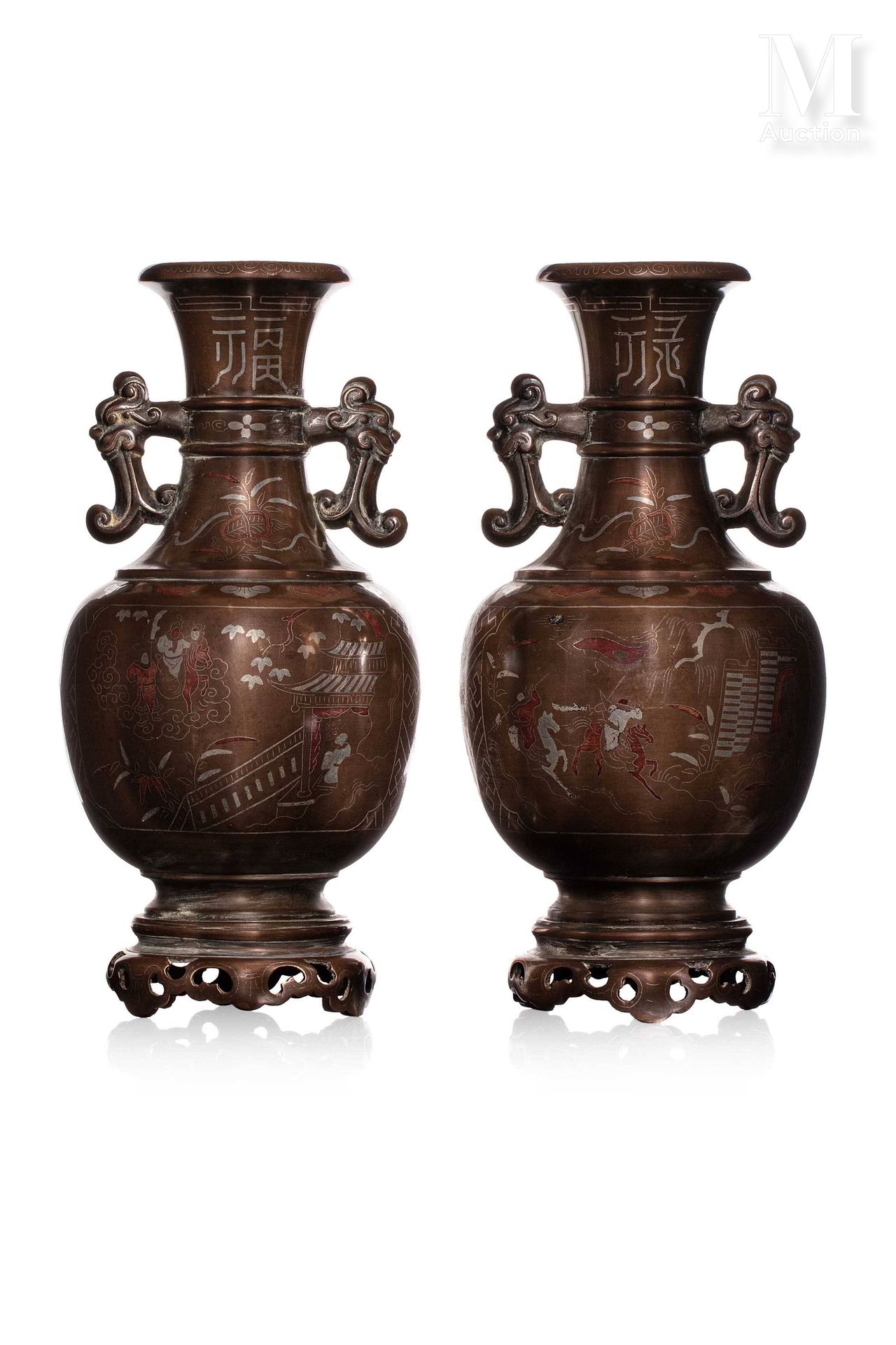 VIETNAM, XIXe siècle, Paire de vases en bronze 镶嵌着银和铜的神话场景的装饰。

高度：31.7厘米

宽度 : &hellip;