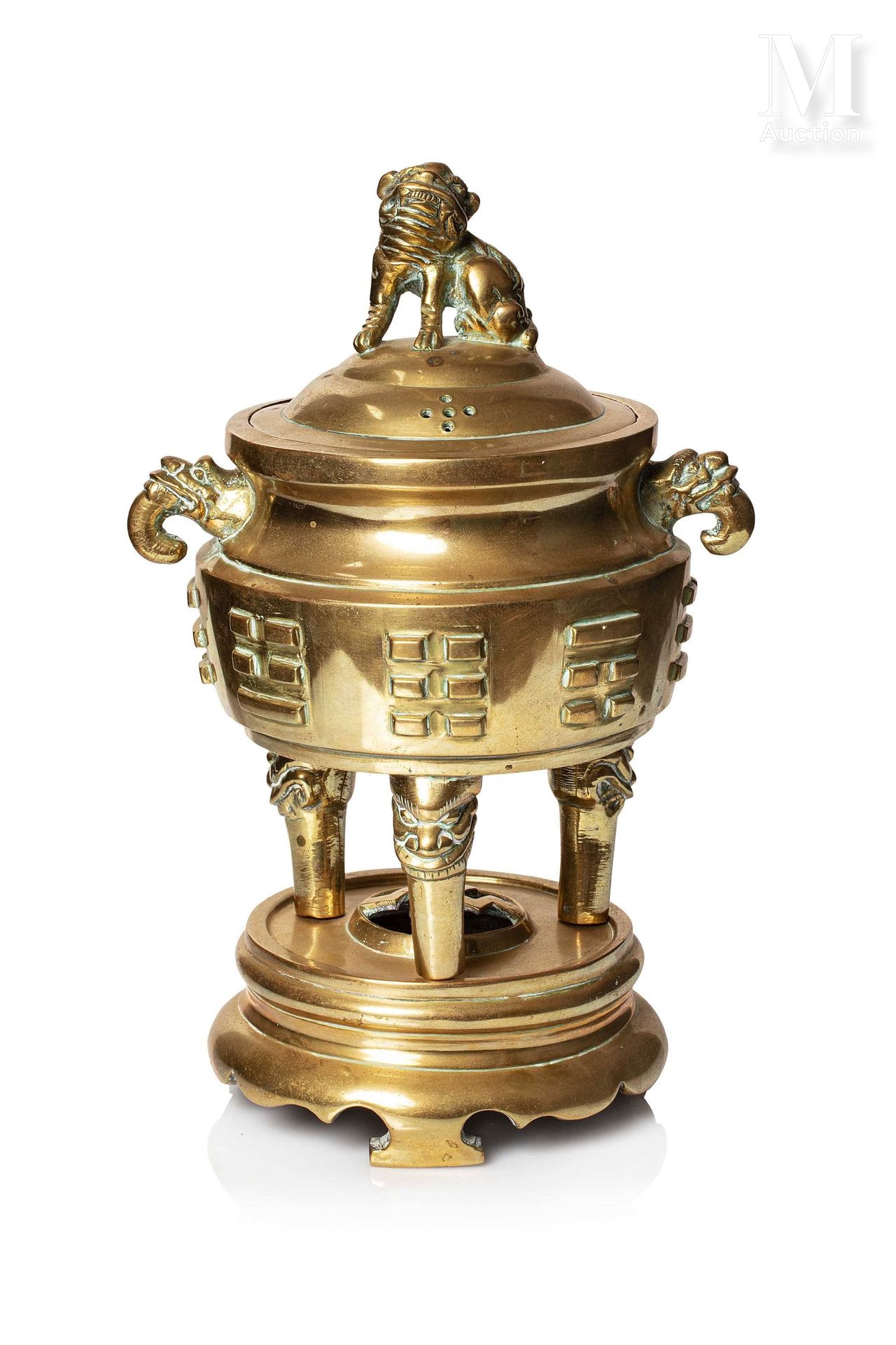 VIETNAM, XXe siècle, Brûle parfum en bronze decorated with trigrams, the grip su&hellip;