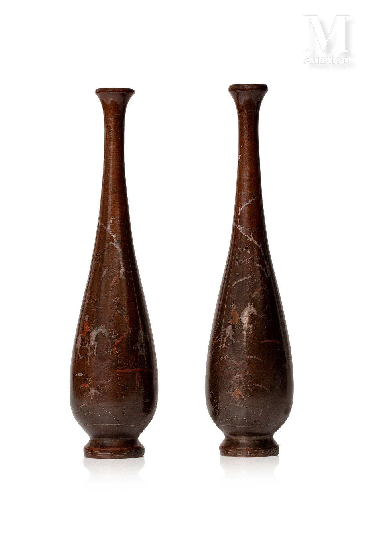 *VIETNAM, XIXe siècle, Paire de vases en bronze à haut col 嵌有铜和银的装饰，代表骑马的人。



高&hellip;