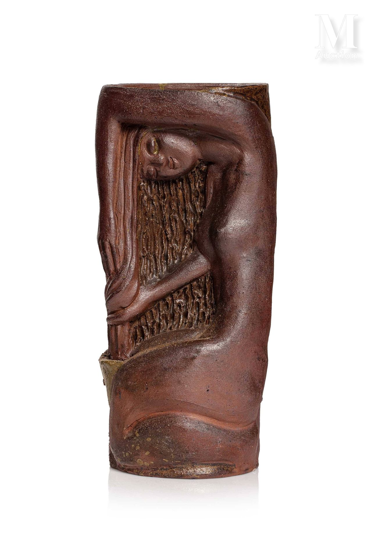 VIETNAM, XXe siècle, Vase en grés émaillé 描绘了一个年轻女人在厕所的情景

背面有M.HOA的印章

高度：33厘米