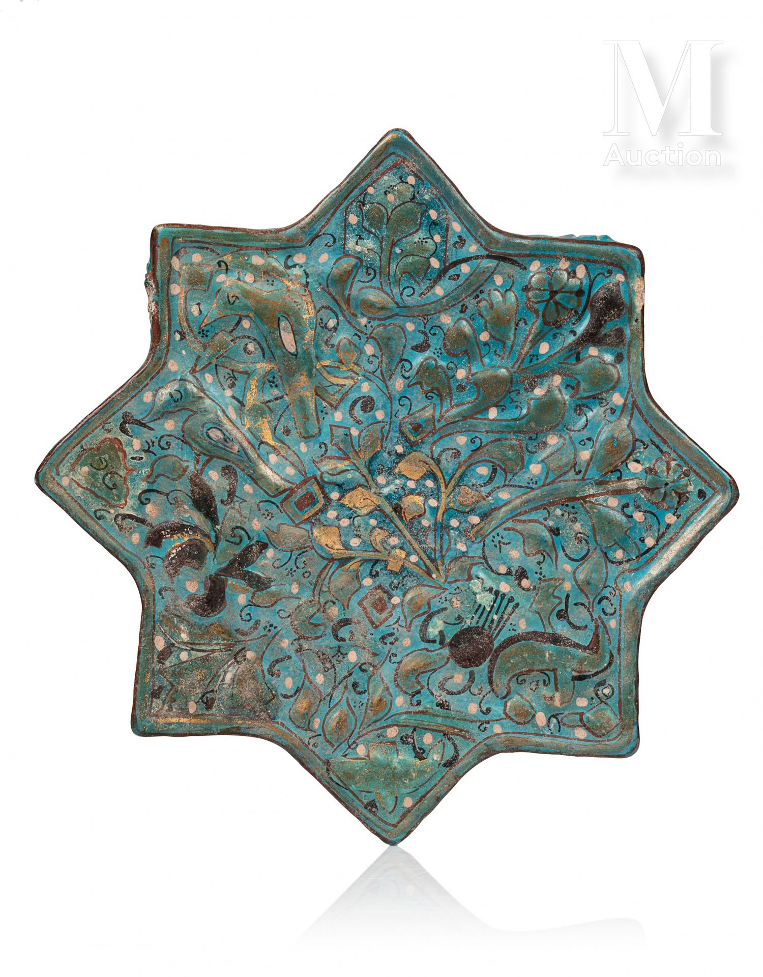 Etoile de type Lajvard aux oiseaux 伊朗，卡尚，伊尔汗国艺术，约1300年

八角拉瓦德型硅质泥面砖，有轻浮雕装饰，周围有红线&hellip;