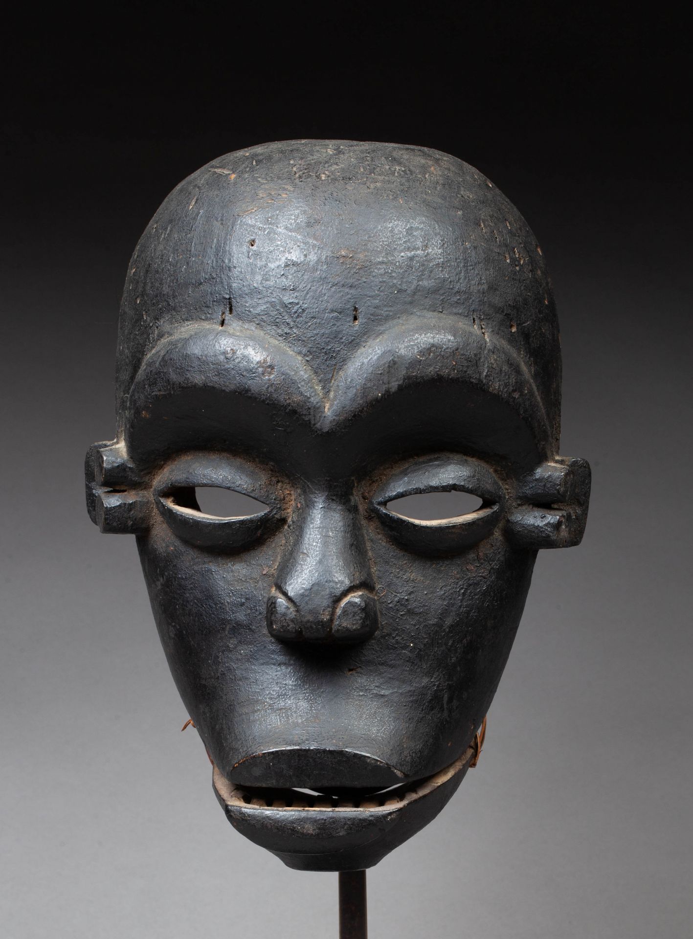 MASQUE carved with a face with thick eyebrows in relief and a symbolically artic&hellip;