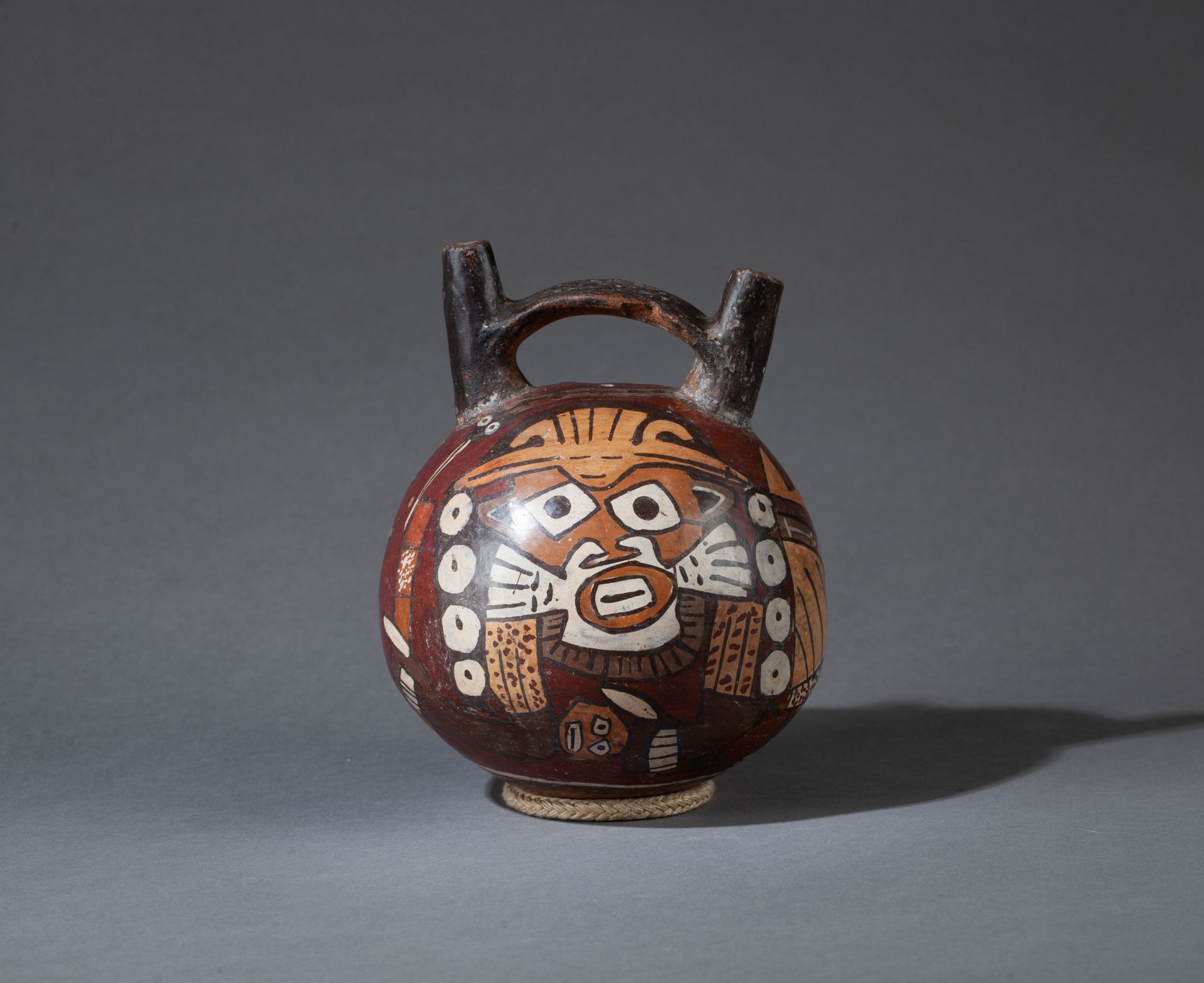Vase with hemispherical body presenting the Jaguar god, holding in his paw a tro&hellip;