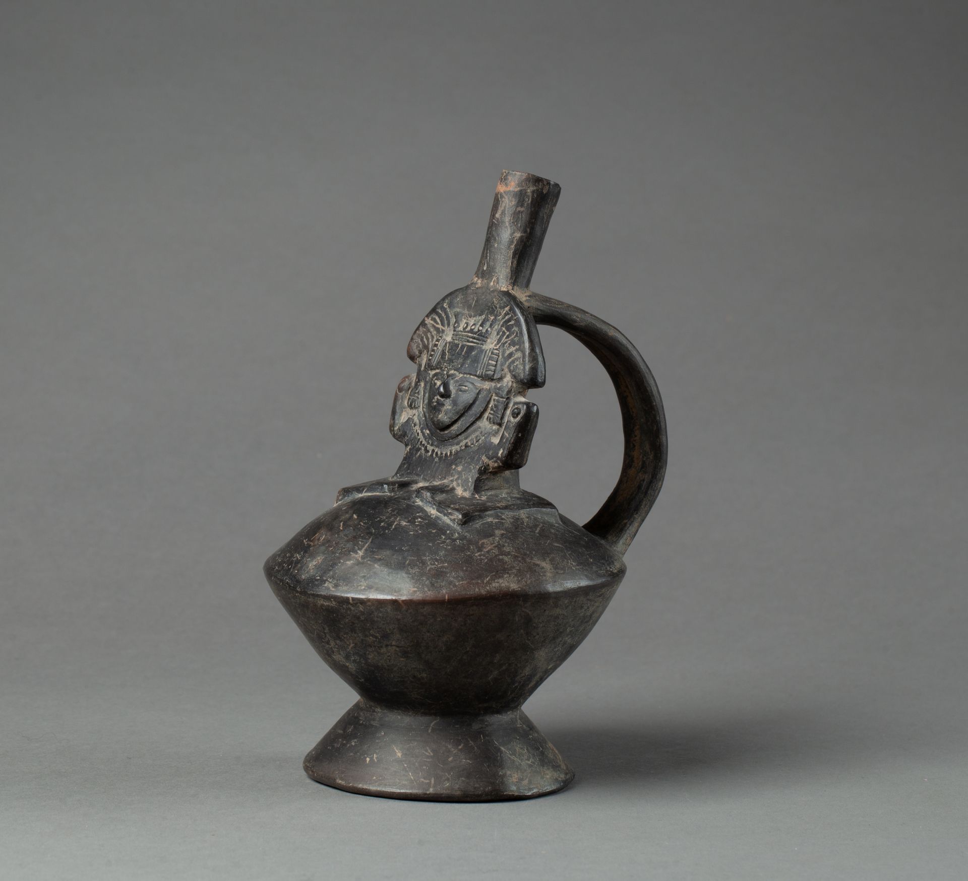 Vase presenting on the top of the belly a crowned priest seated, arms raised sym&hellip;