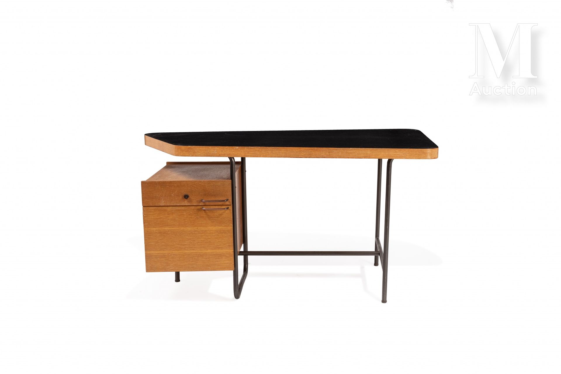 Georges FRYDMAN (né en 1924) Edition E.F.A.

Circa 1955-56

Desk with free-form &hellip;