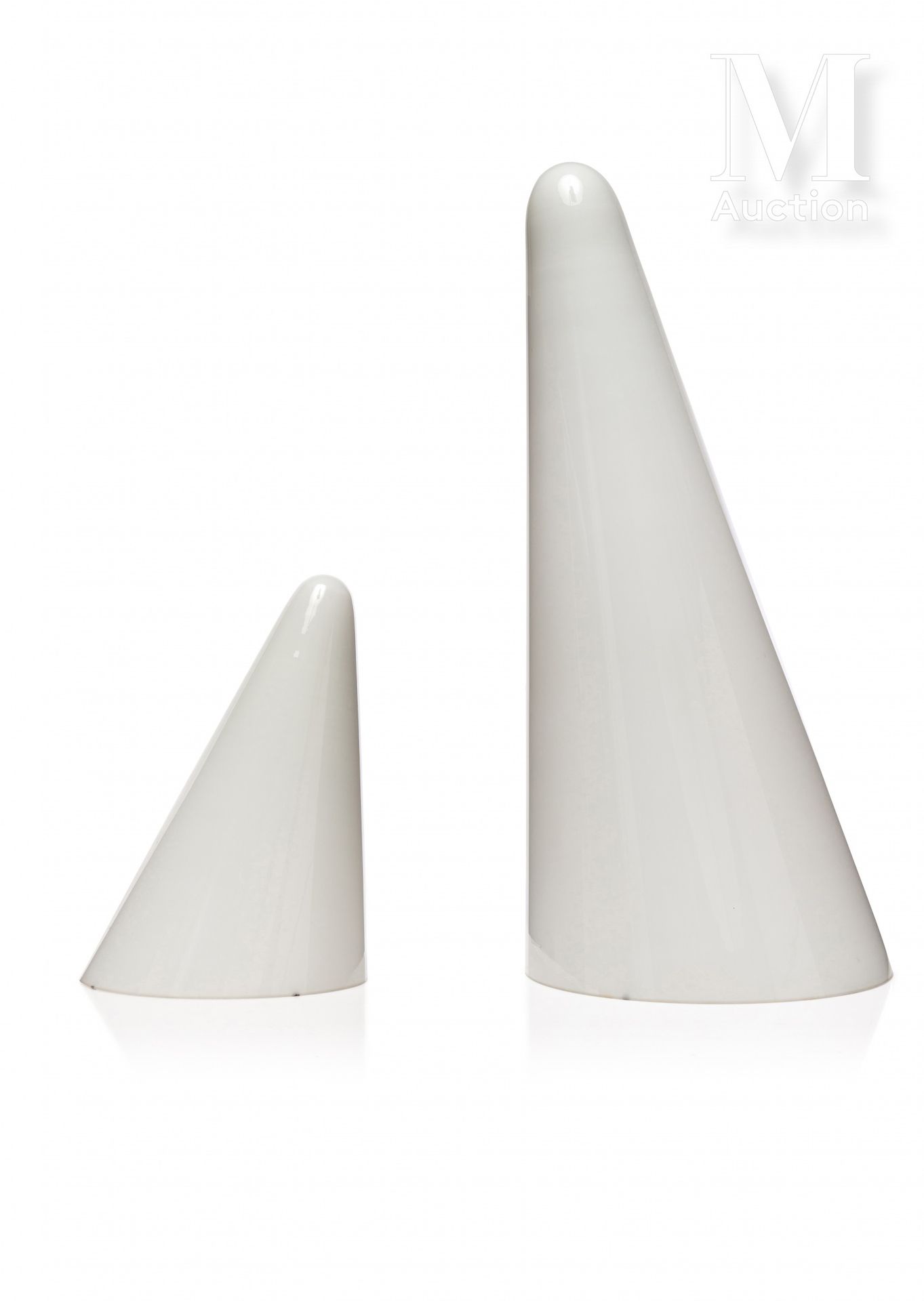 SCE éditeur France 法国SCE出版社

"Teepee

一套两盏白色乳白玻璃灯。

高：35厘米和75厘米



一套白色乳白玻璃 "Tee&hellip;