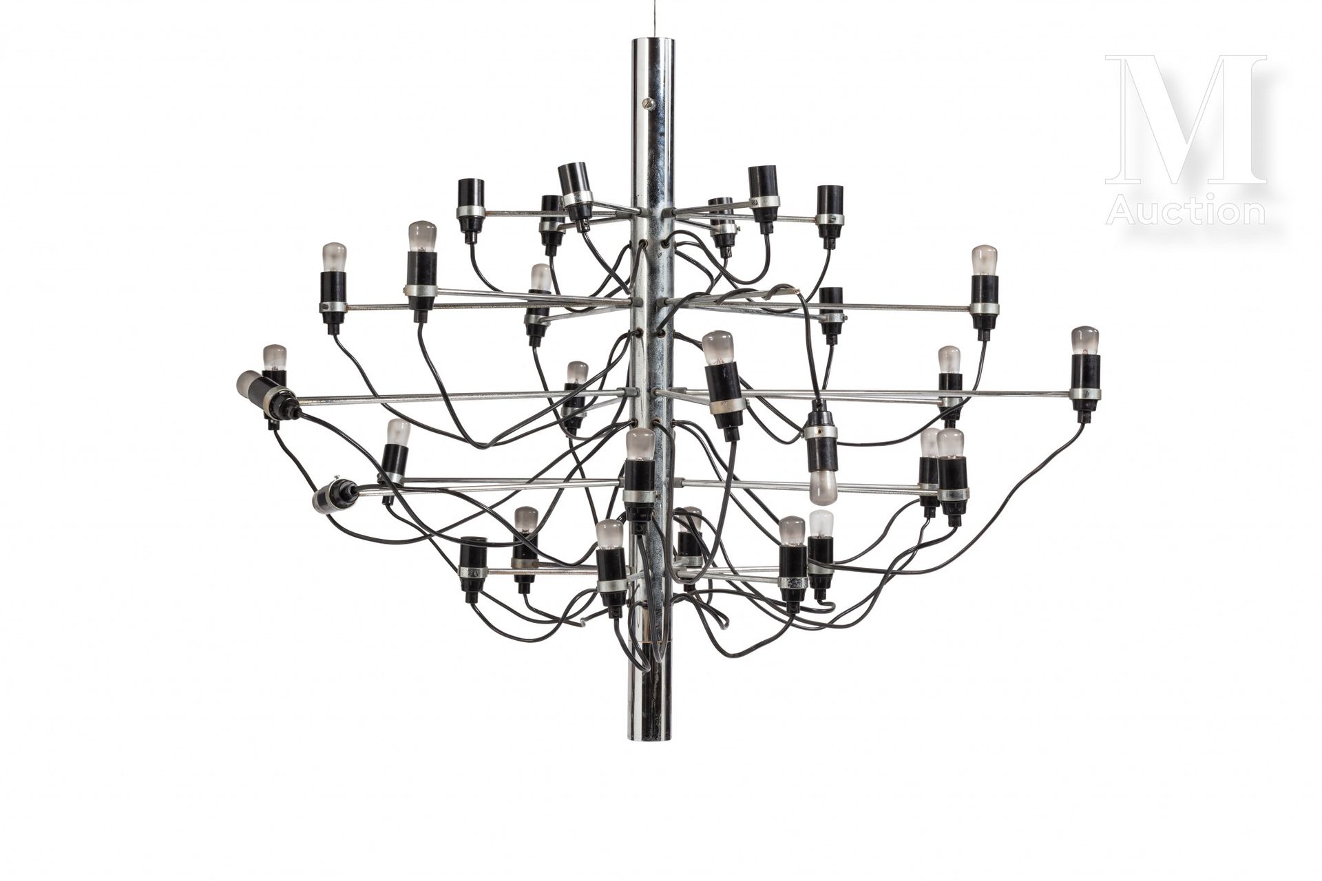GINO SARFATTI (1912 - 1985) "2097/30"

弗洛斯版

创建于1958年。

由两盏吊灯组成的套房，每盏灯可容纳30个灯泡。
&hellip;