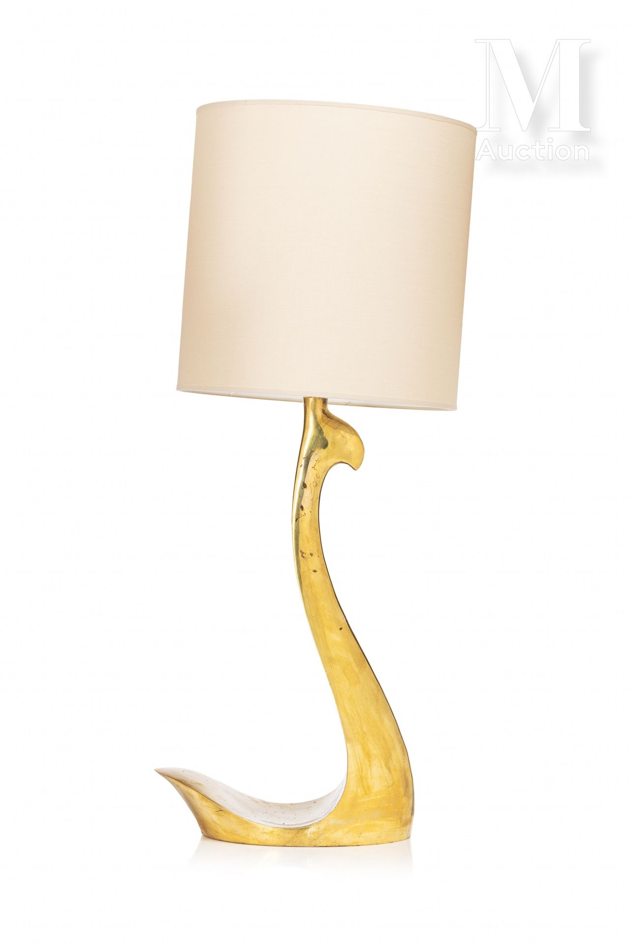 RICCARDO SCARPA (1905-1999) Large free form gilt bronze lamp.

Beige lampshade.
&hellip;