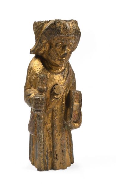 Null 雕刻和镀金的圣-雅克-德-康波斯特尔的木制群雕及其属性。法国，14-15世纪。高度：49厘米（下部被截断，后期镀金，有多色的痕迹