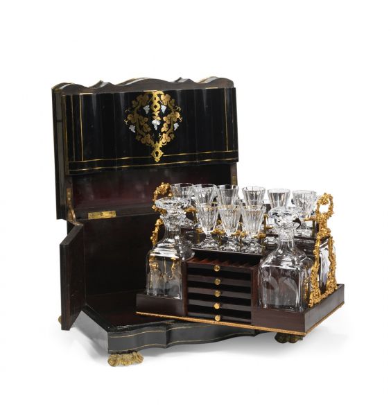 Null BEAUTIFUL CIGAR AND LIQUOR CELLAR with a crossbow front in ebony veneer and&hellip;