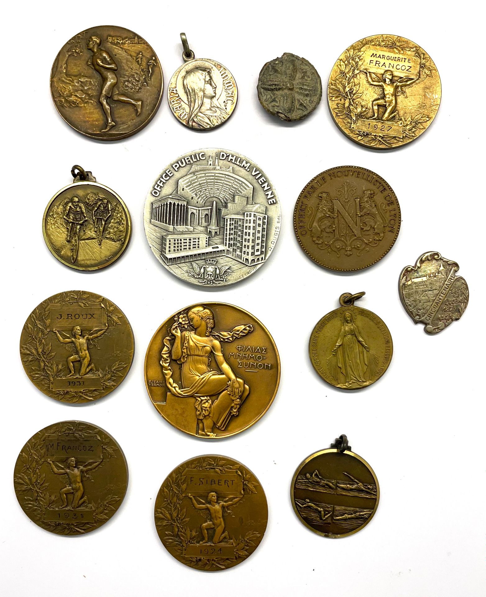 Null Medals - Various

Important lot of fourteen table medals including religiou&hellip;