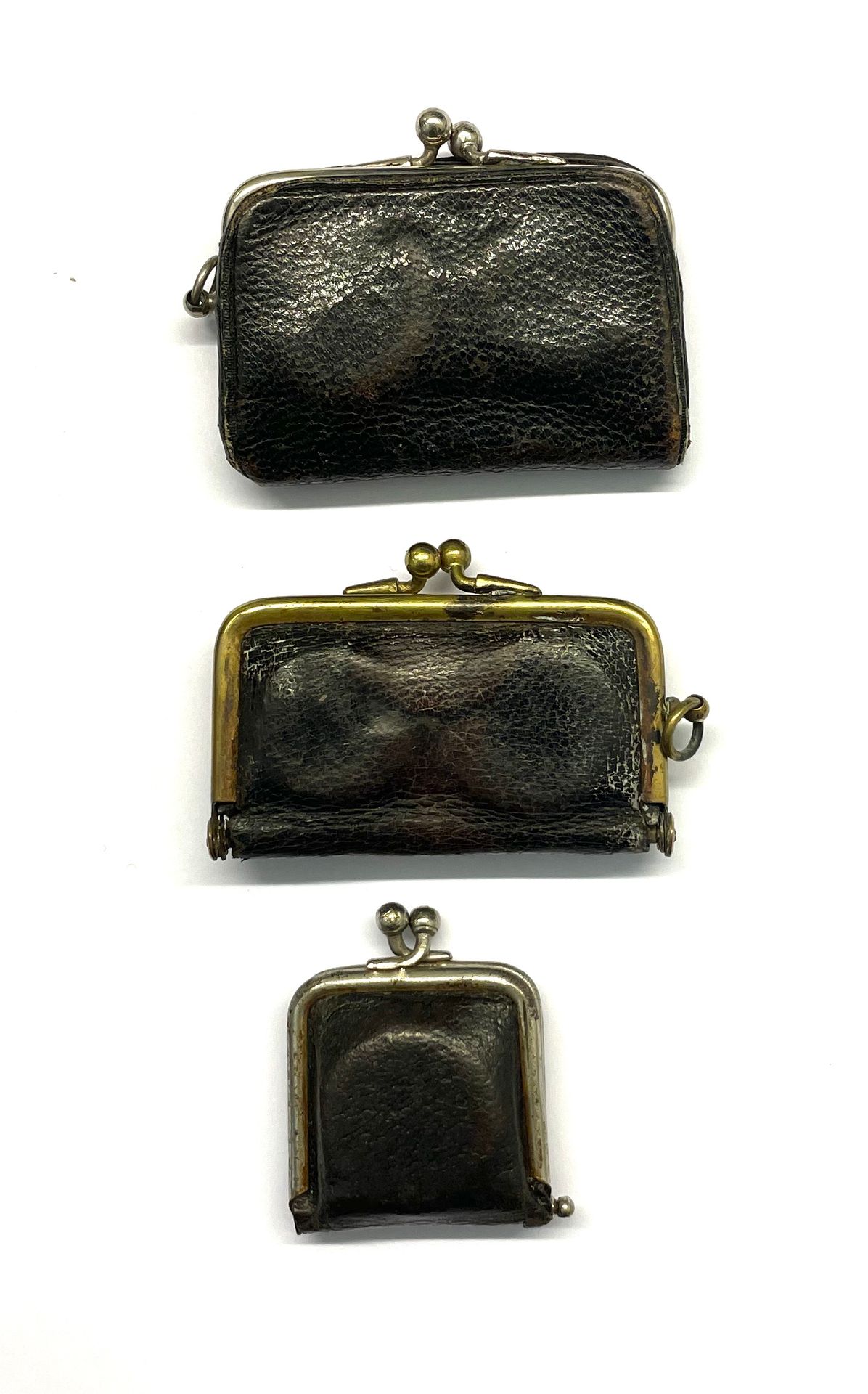 Null Porte-Louis -

Lot de deux porte-monnaie en cuir à double compartiment auqu&hellip;