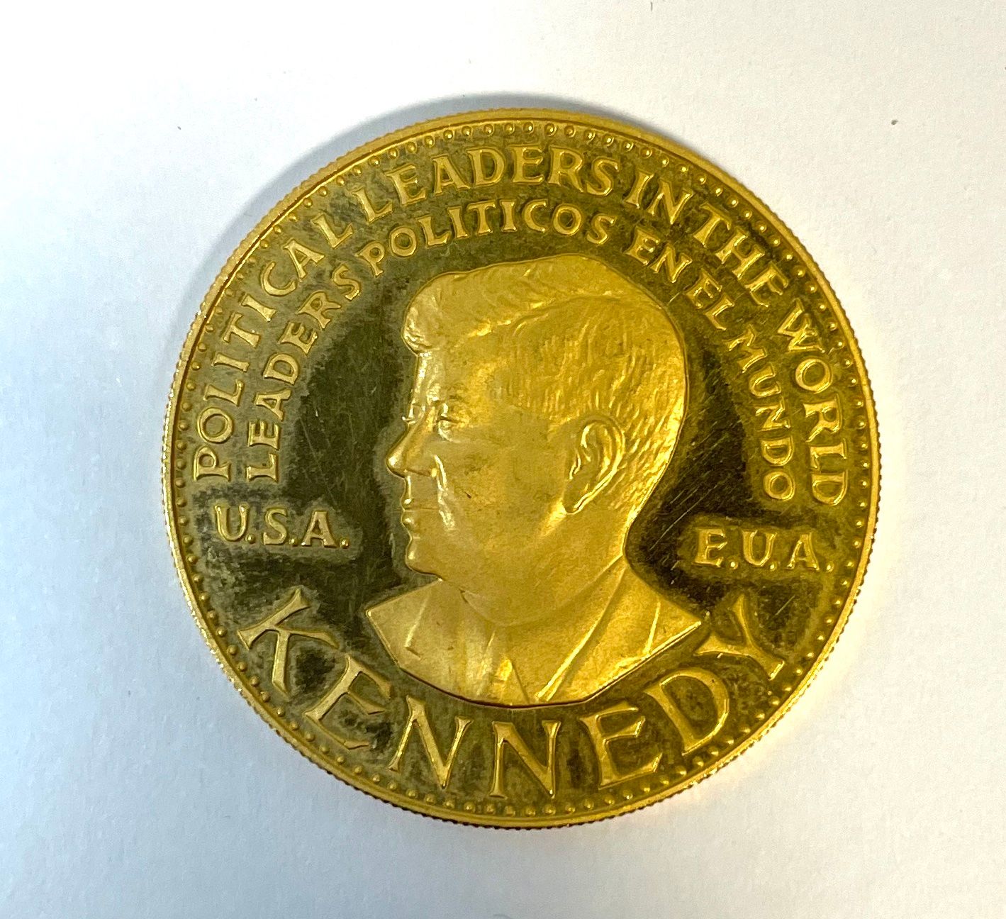 Null Etats-Unis - J.F Kennedy 

Une médaille en commémorative de la politique de&hellip;
