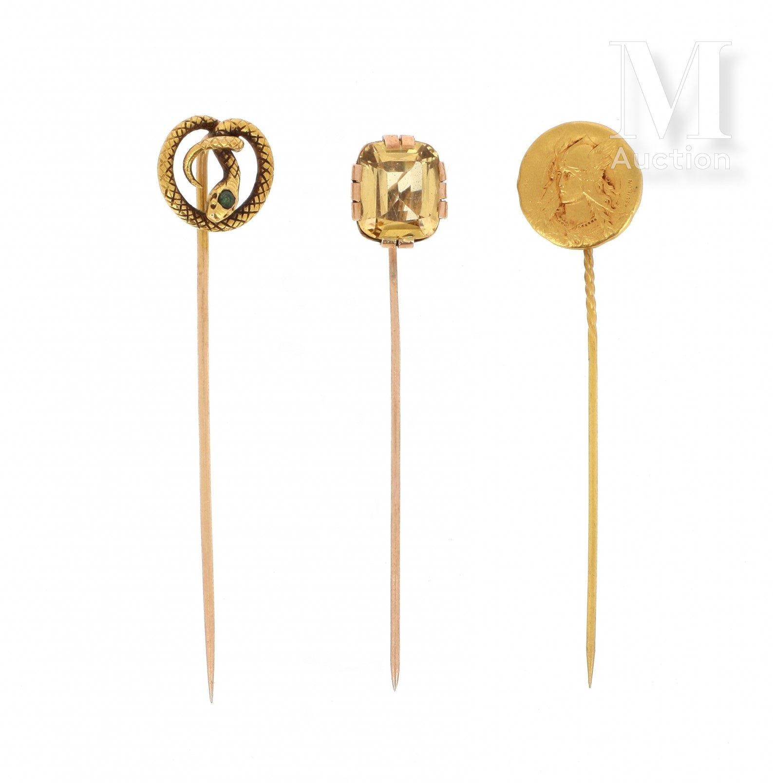 Trois épingles à cravate Lot of three tie pins :

- one in 18 k yellow gold (750&hellip;