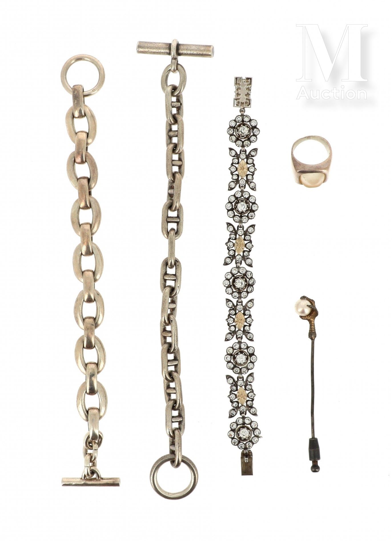LOT de bijoux 一批银饰（800°/°或950°/°）包括 :

- 两条带卡比洛扣的手链，一条是大的forçat链接，一条是海洋链接。长：21和2&hellip;