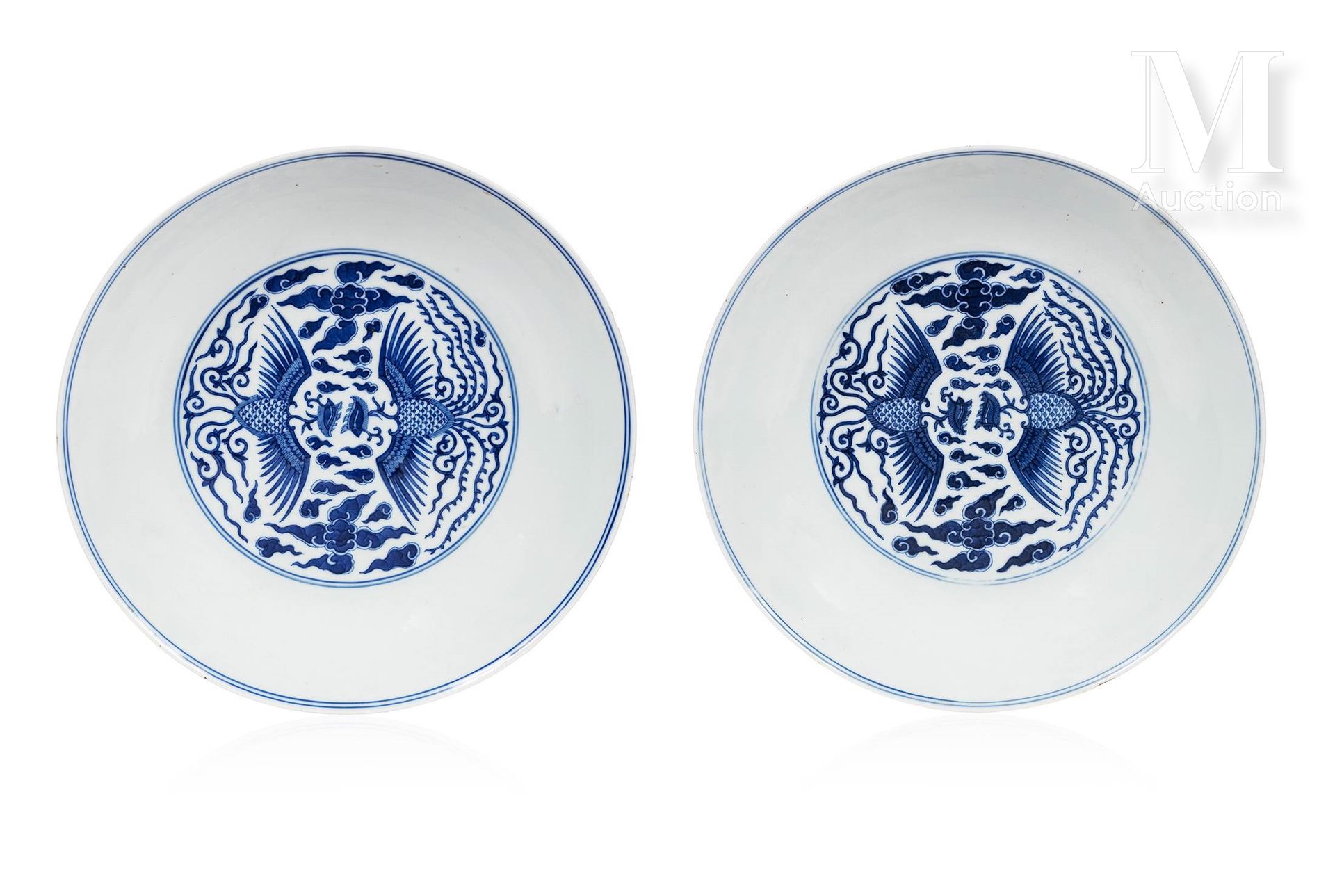 CHINE, XIXe siècle Paire de plats dits "au double phénix" en porcelaine