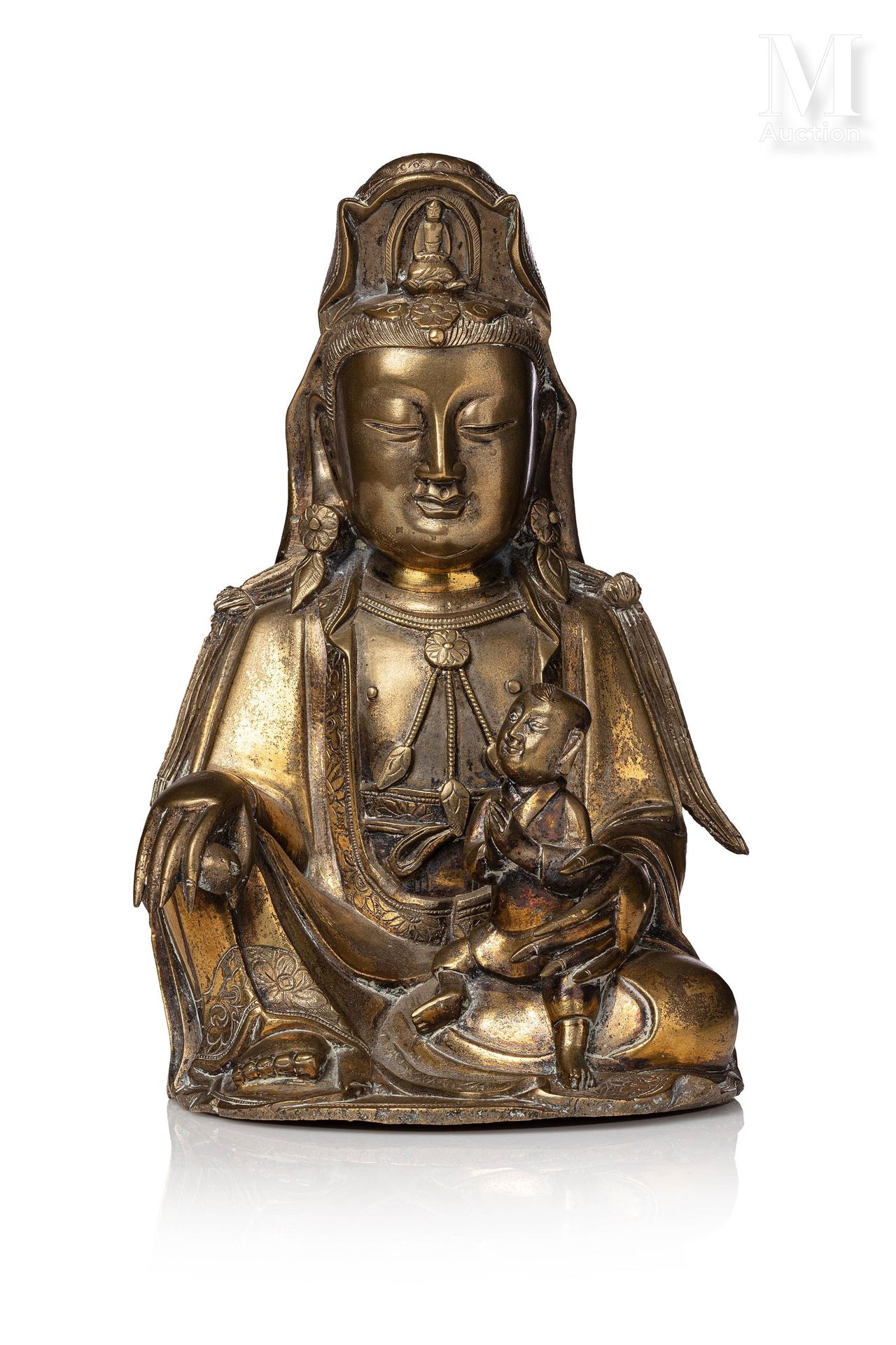 CHINE, époque Ming 
Statuette en bronze doré figurant une Guanyin représentée as&hellip;