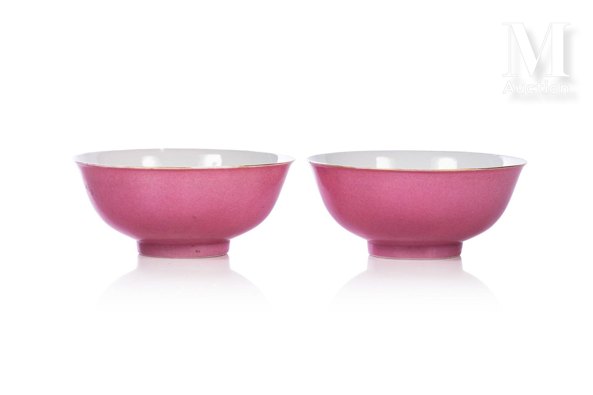 CHINE, XIXe siècle 
Paire de bols en porcelaine monochrome rose poudré, les paro&hellip;