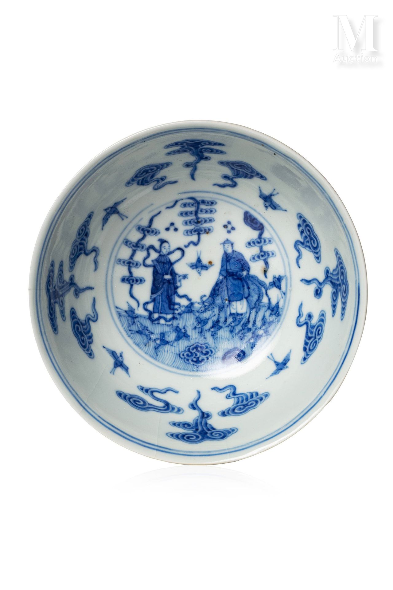CHINE, XIXe siècle 
Bol en porcelaine bleu et blanc à décor de deux personnages &hellip;