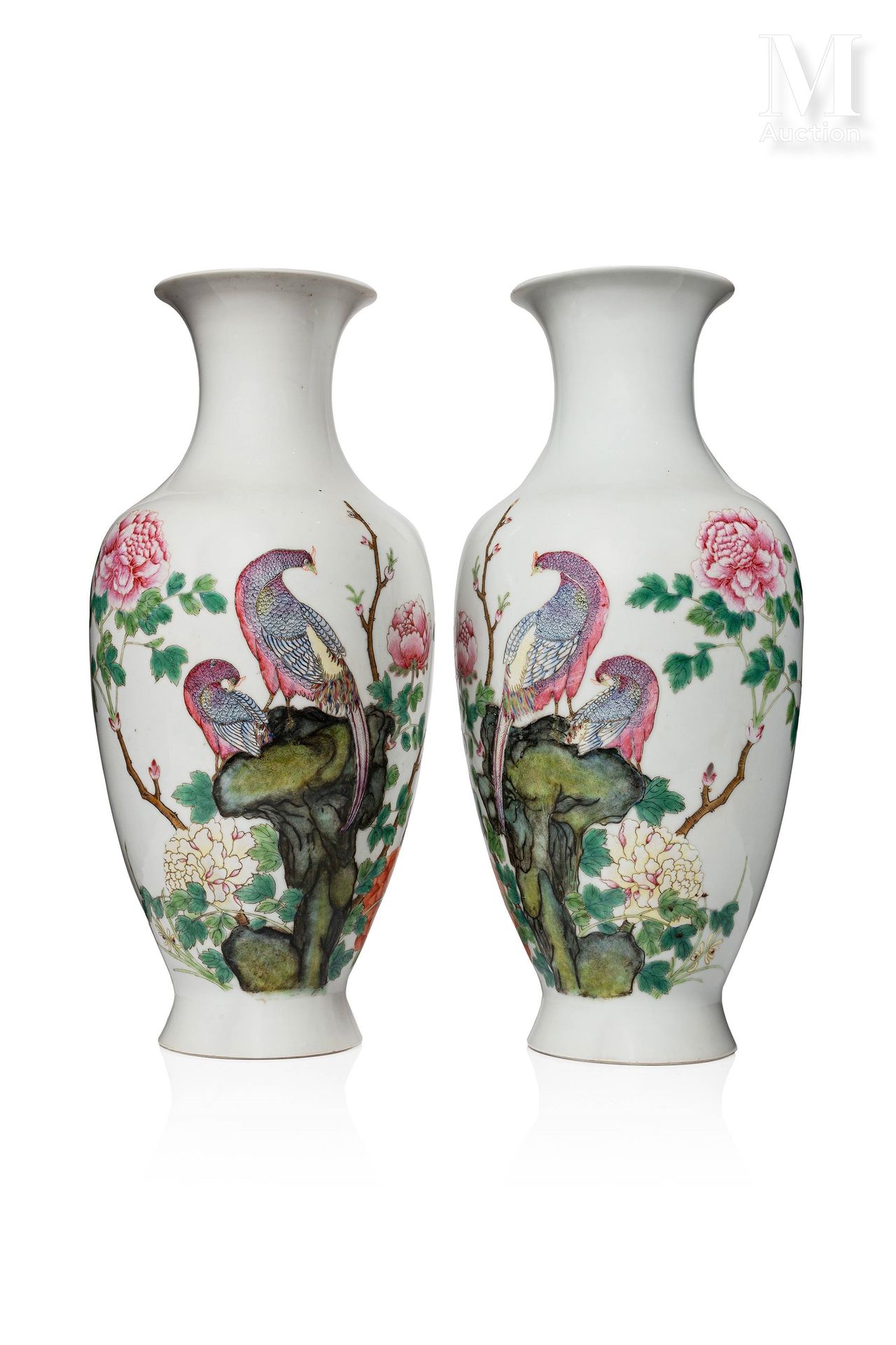 CHINE, XIXe siècle 
一对瓷器花瓶，饰以多色珐琅彩的枝形鸟，瓶底有铁红的 "沈德潜 "字样，道光年间。 









高度：34.8厘米&hellip;