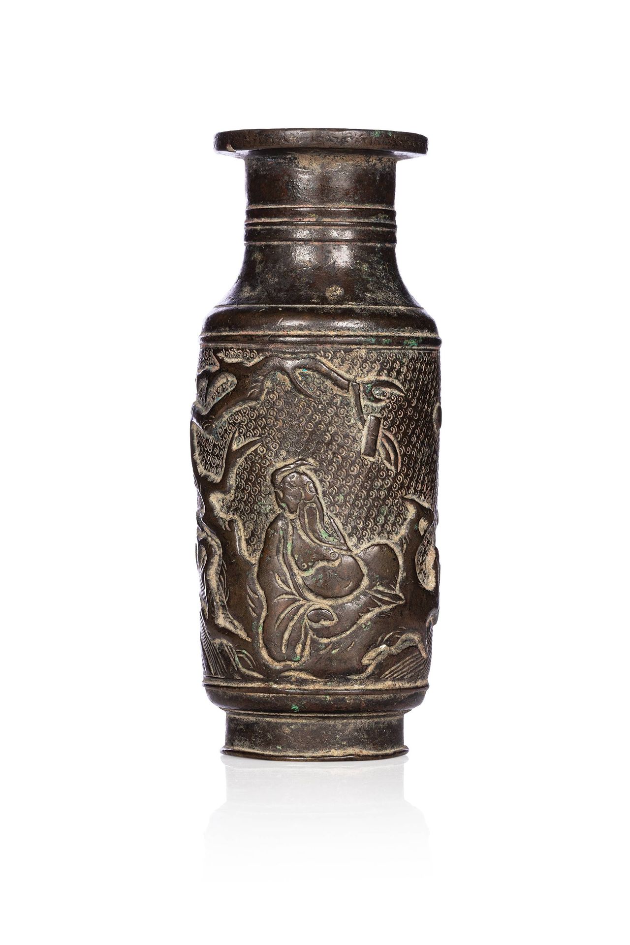 CHINE, XVIIe siècle 
Vase miniature en bronze. Le décor en léger relief de perso&hellip;