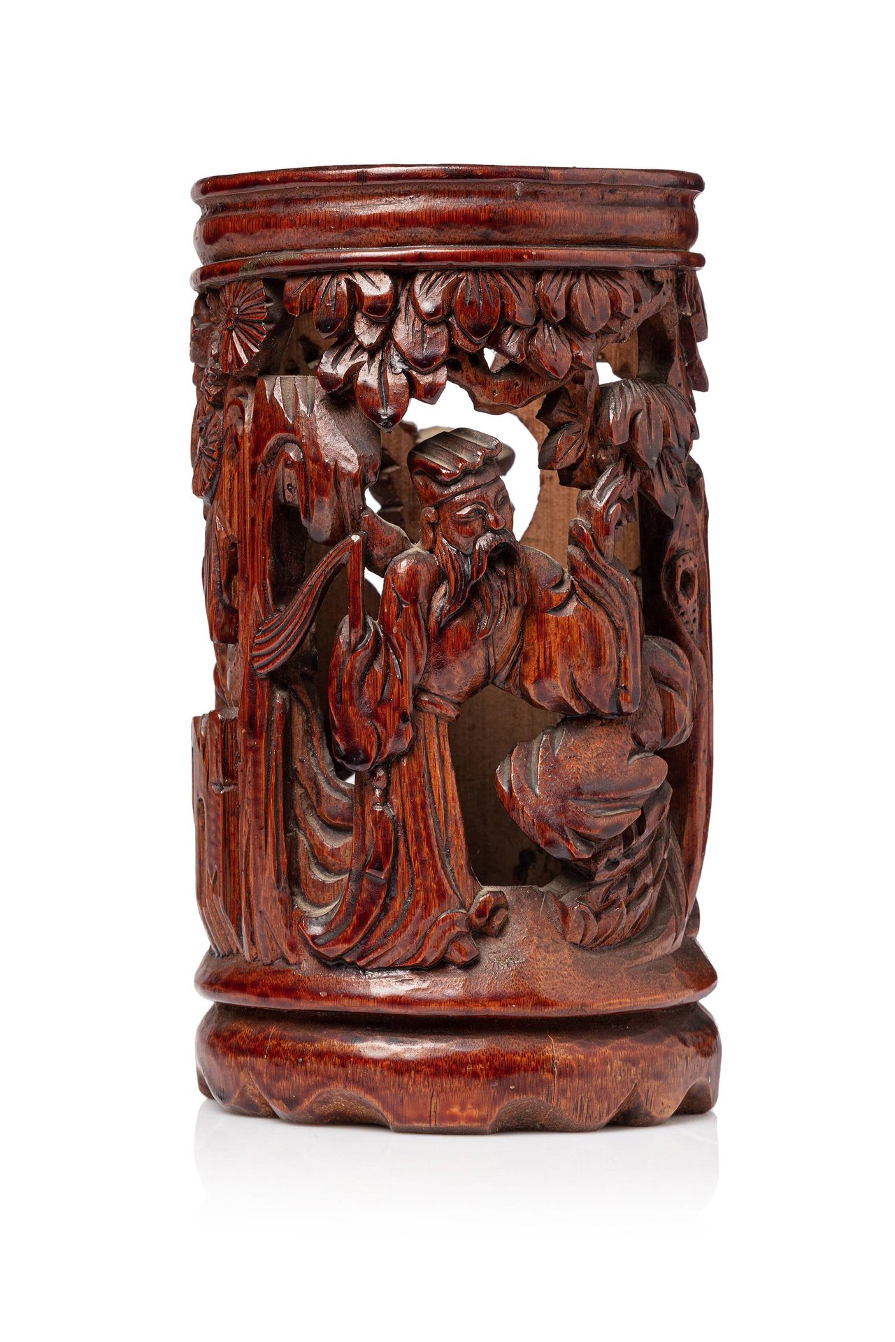 CHINE, XIXe siècle 
Pot à pinceaux en bambou sculpté Ajouré à motif de deux pers&hellip;