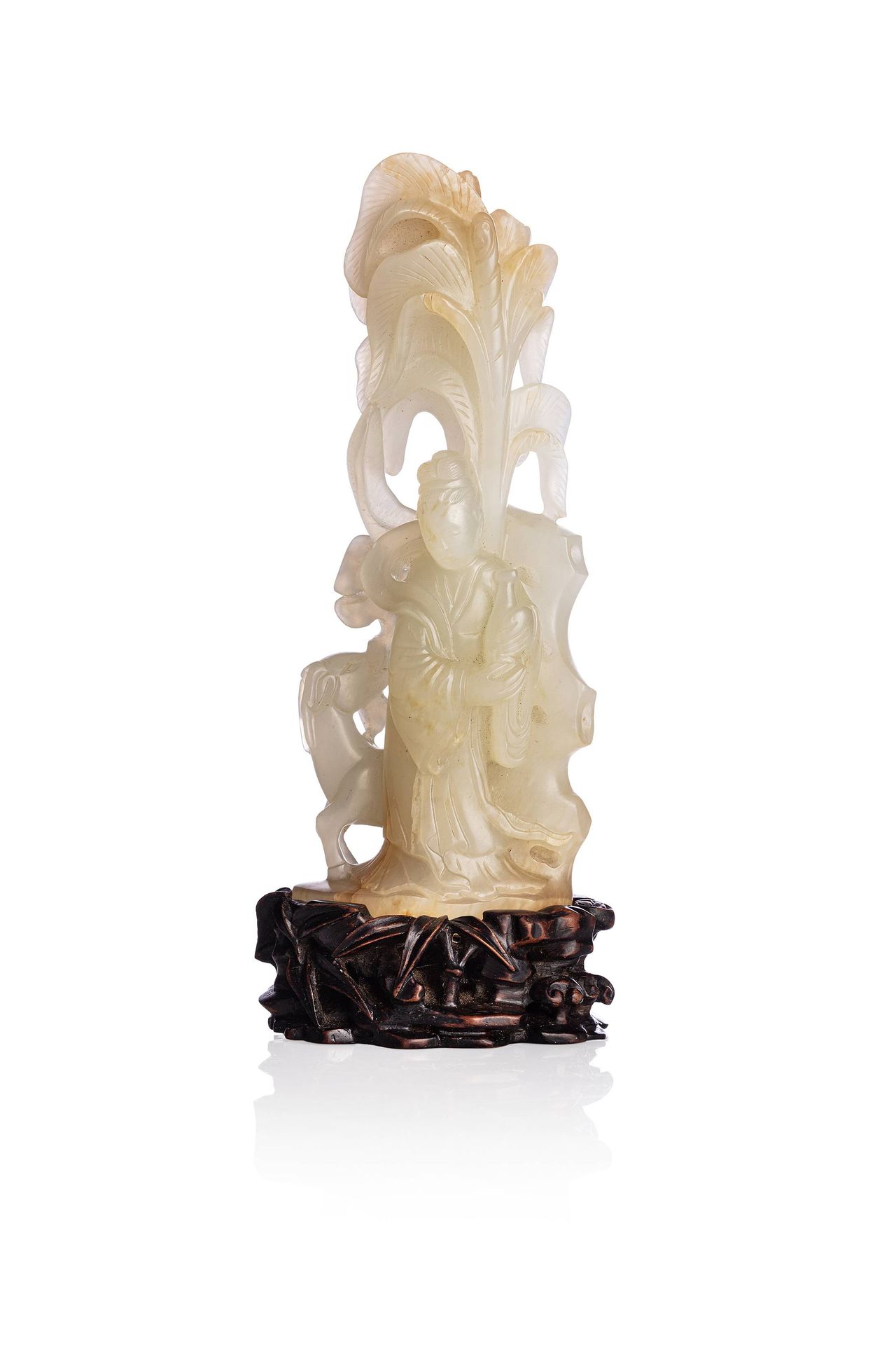 CHINE, XIXe siècle 
Groupe en jade céladon prenant la forme d'une élégante accom&hellip;