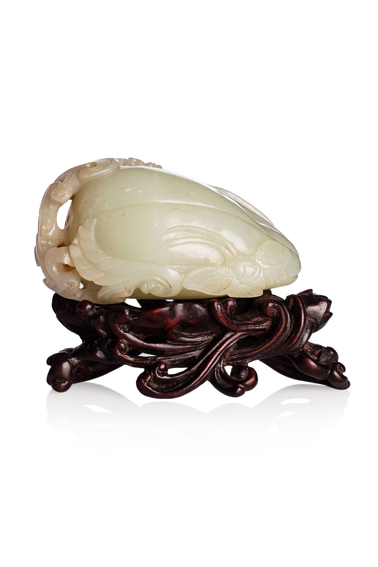 CHINE, XVII-XVIIIe siècle 
Sujet en jade la pierre à tons blanc et céladon prena&hellip;