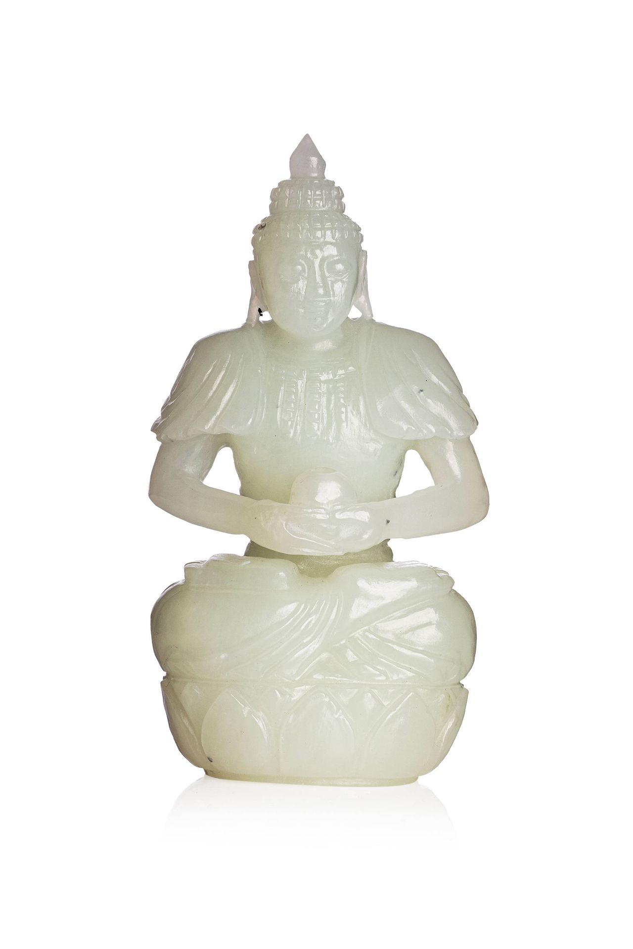 CHINE, XXe siècle 
Bouddha en jade blanc

La divinité assiste en padmasana sur u&hellip;