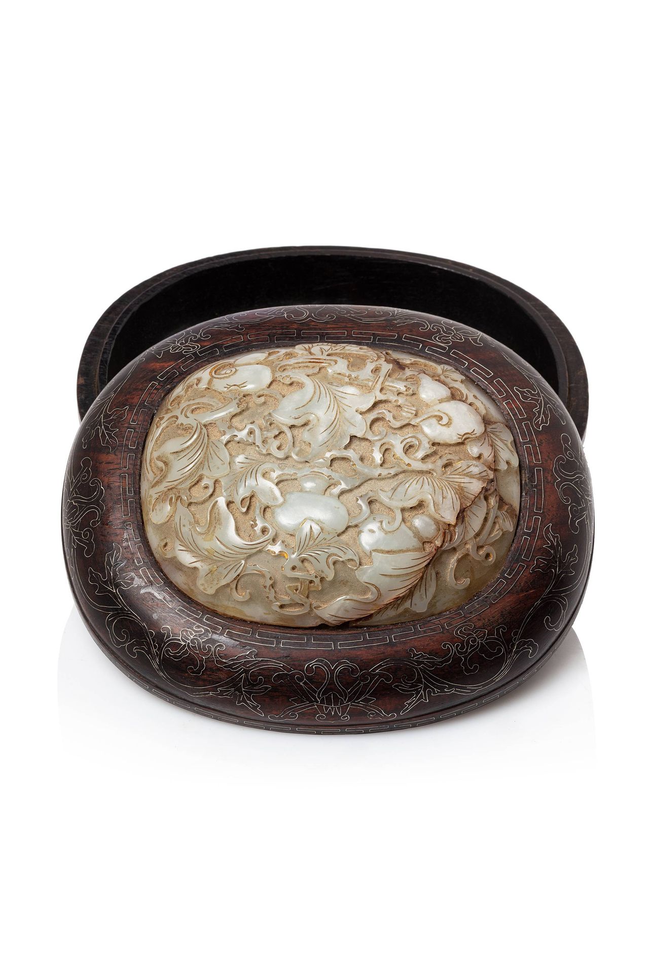 CHINE, XIXe siècle 
Boîte circulaire couverte une plaque en jade sur le couvercl&hellip;