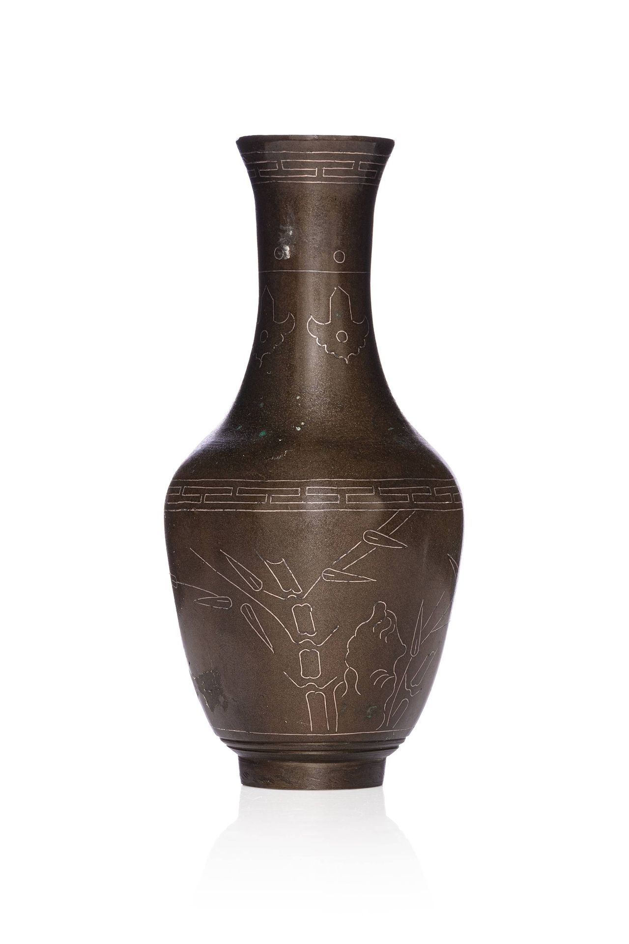 CHINE, XIXe siècle 
Petit vase en bronze à décor de bambous au fil d'argent incr&hellip;