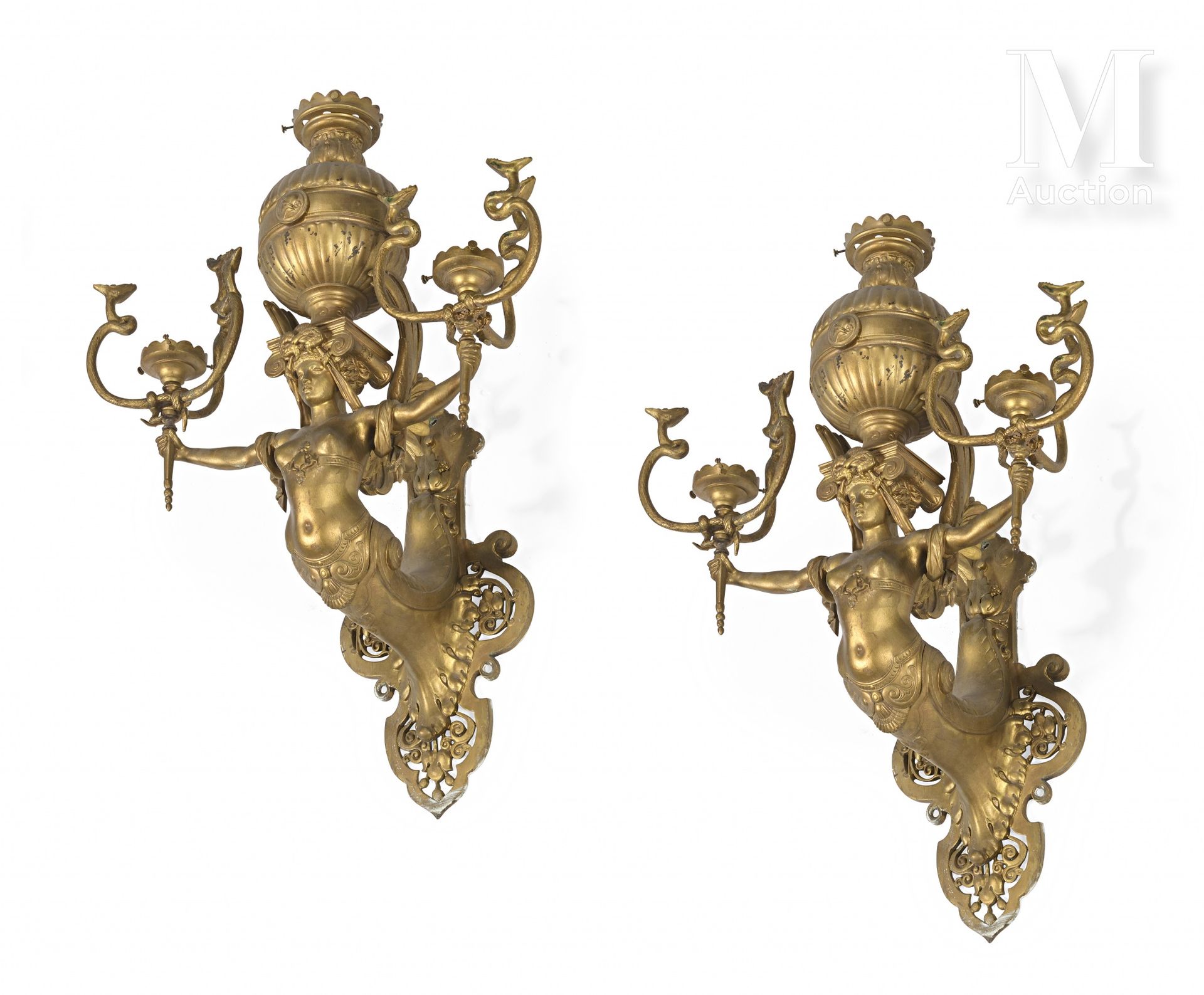 Paire d'APPLIQUES Oil lamp holder in chased and gilded bronze, in the form of wi&hellip;