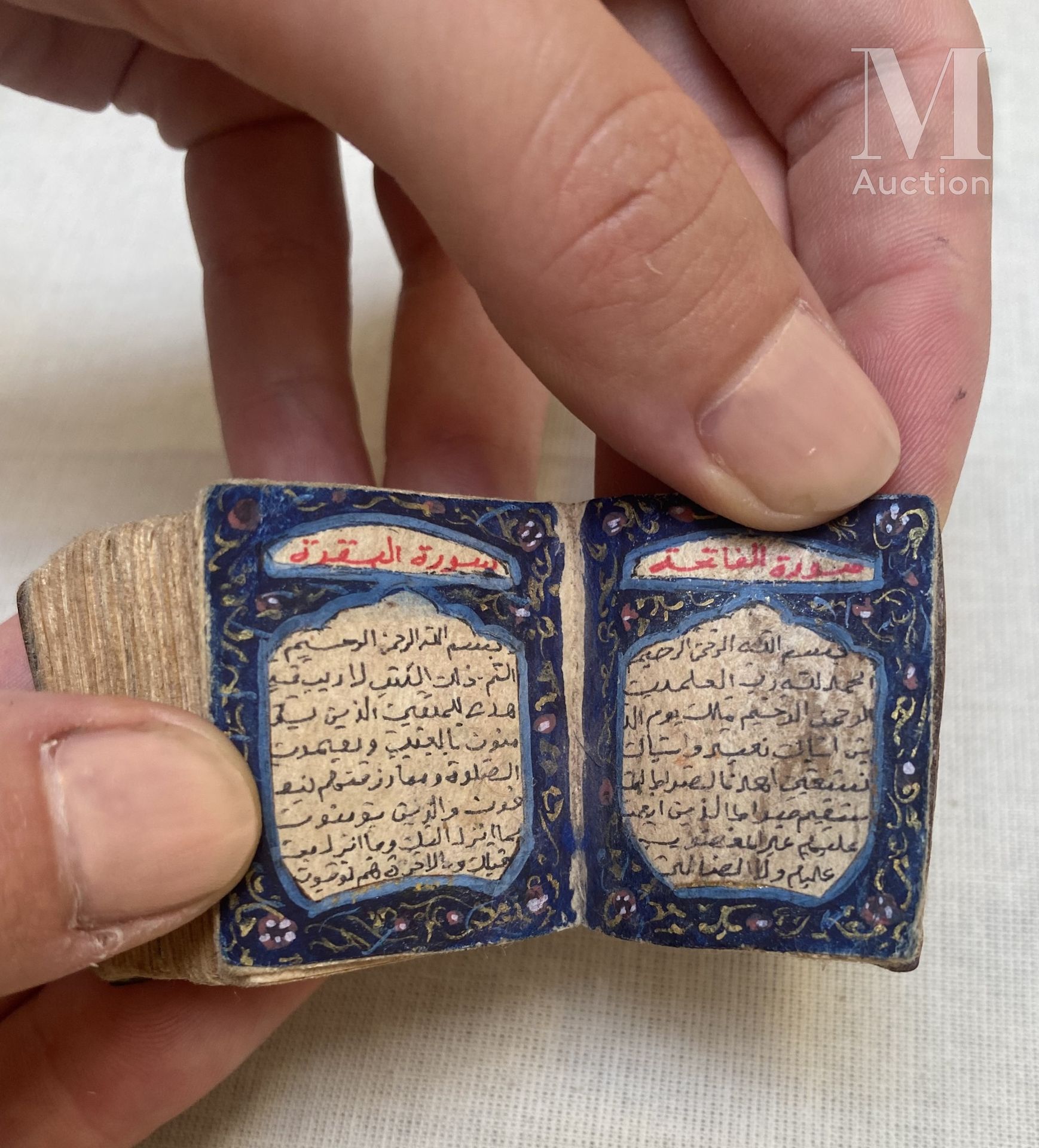 Null Abd al-Hakim的微型《古兰经》 近东地区，可能是伊朗，19世纪 一部完整的微型《古兰经》，截面略呈长方形，用黑色墨水书写，每页13行，有两幅&hellip;