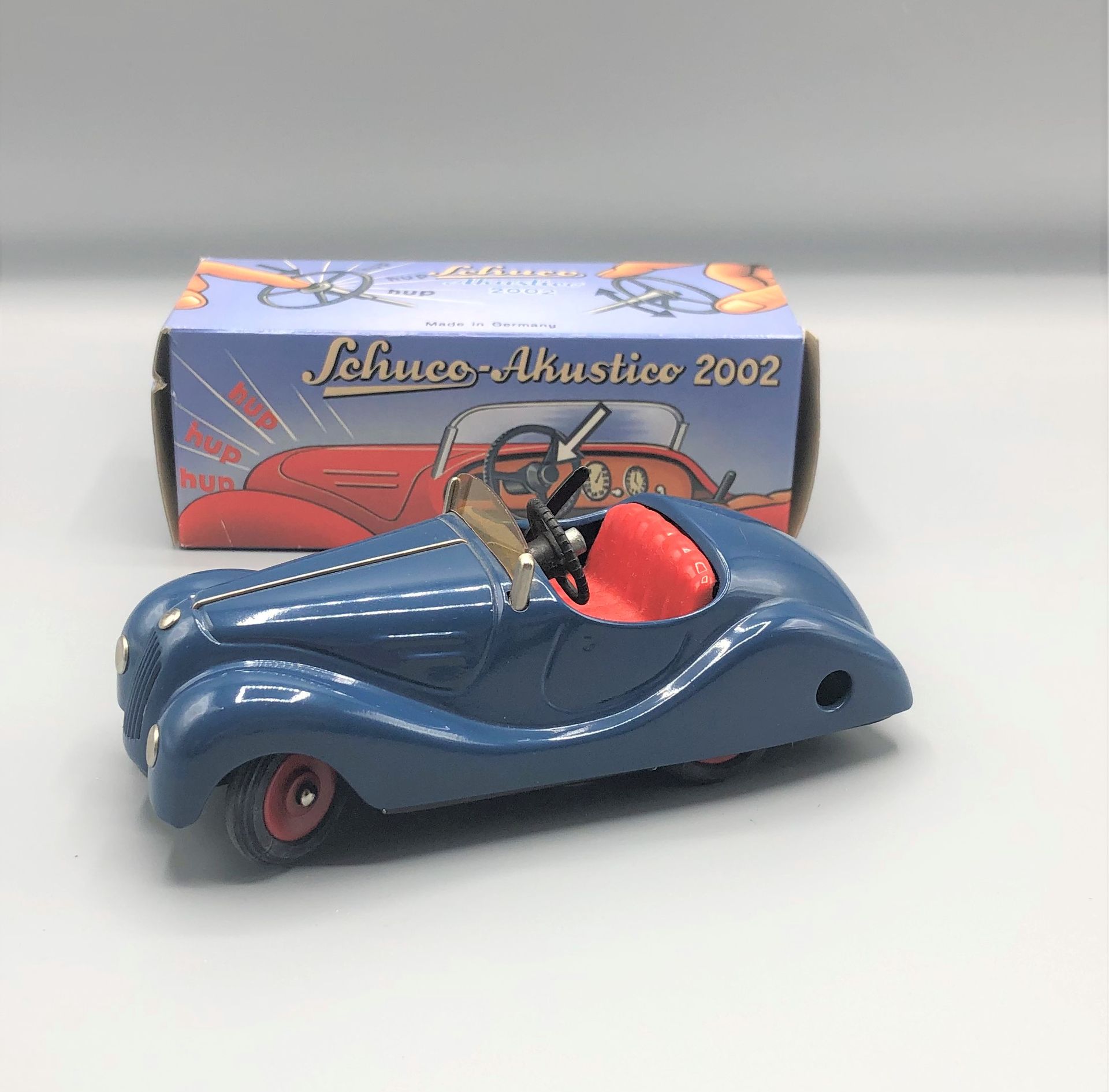 Null SCHUCO

Cabriolet AKUSTICO 2002, tôle peinte bleue, sièges rouges, mécaniqu&hellip;