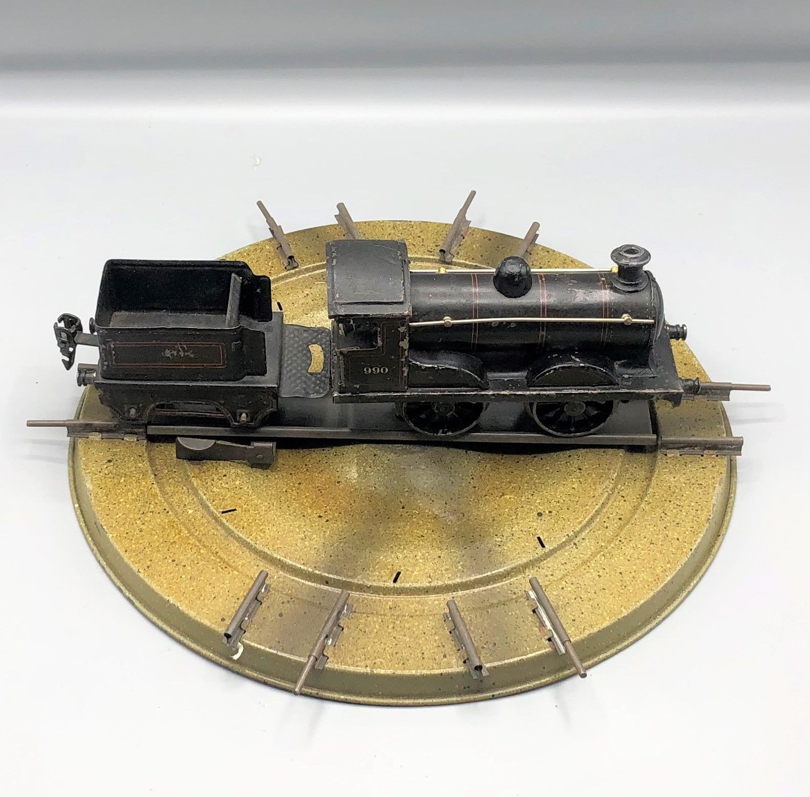 Null BING und verschiedene -0- 

Lokomotive 020 mechanisch mit Tender, Drehschei&hellip;