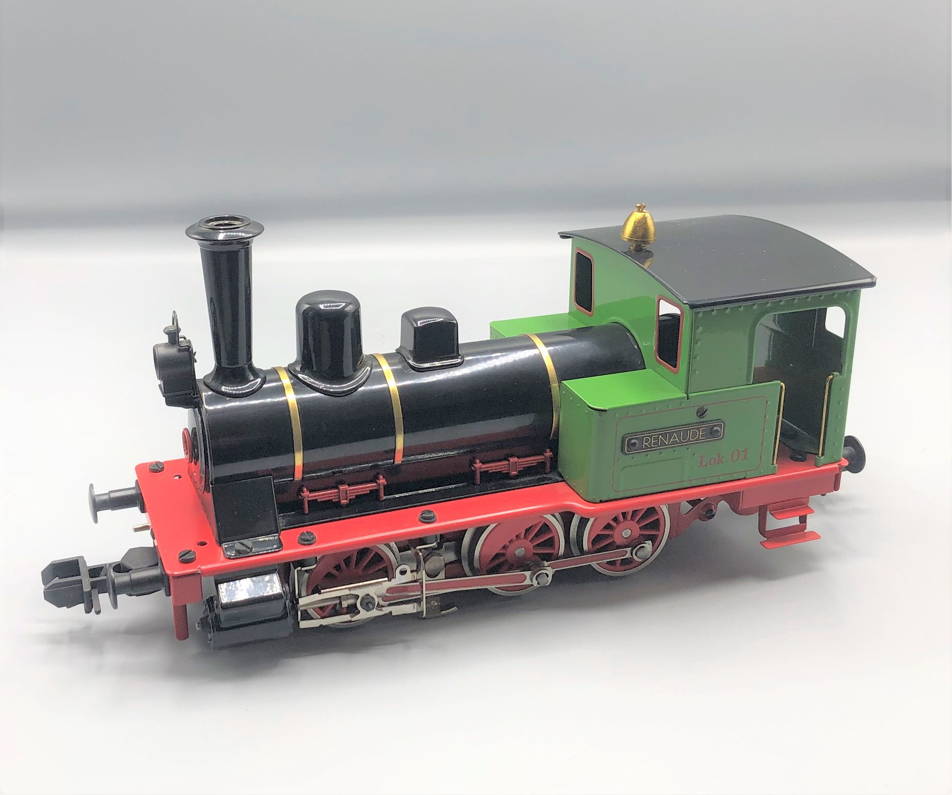 Null 
Verschiedenes -0- 




Schwarz-grüner elektrischer Loco-Tender der alten N&hellip;