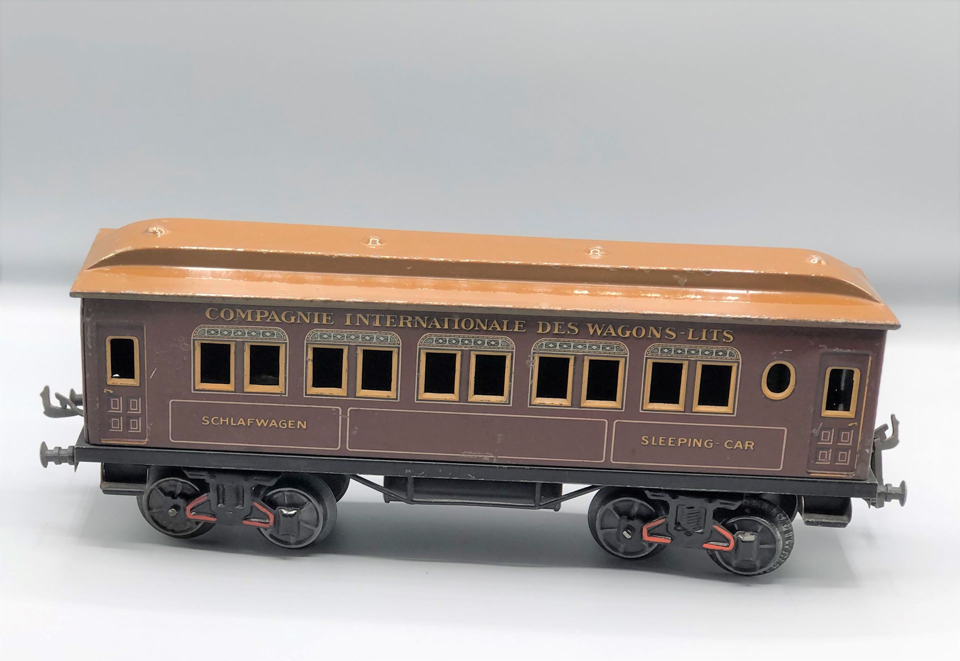 Null MARKLIN -0- 

Brown CIWL double bogie bed car

1920



State of use

Contac&hellip;