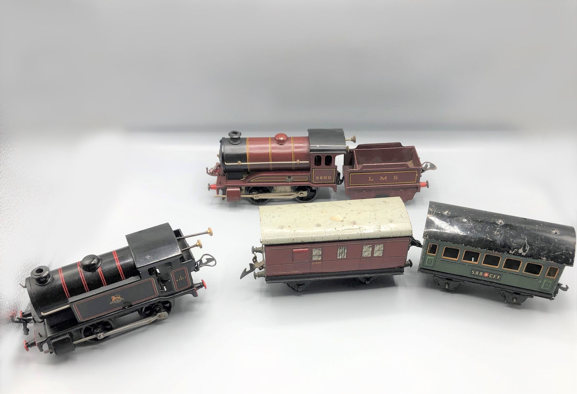 Null HORNBY -0- 

English brown electric locomotive LMS and its tender, English &hellip;