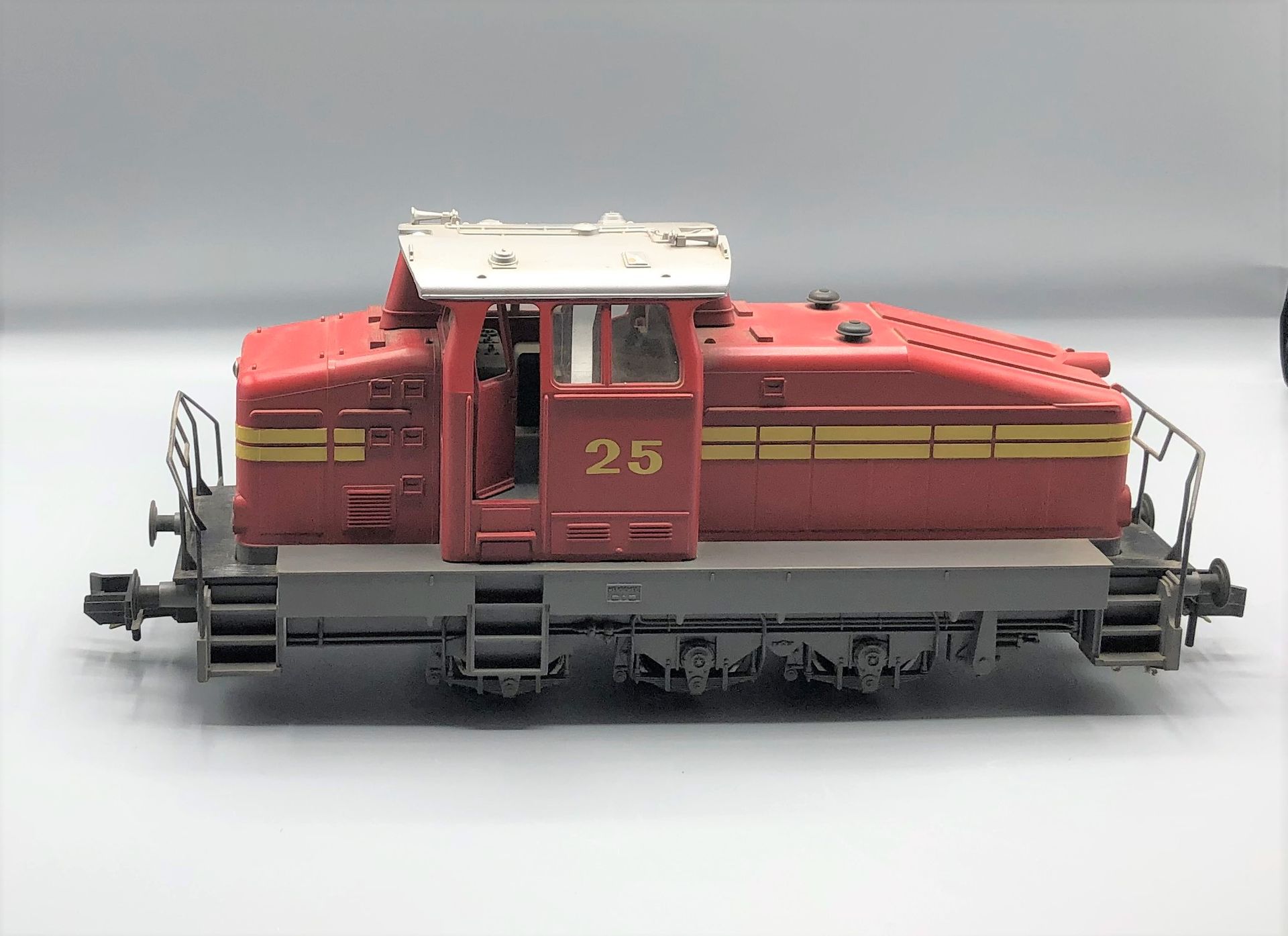 Null Diesel electric shunting engine 25, red

Condition of use

Contact the stud&hellip;
