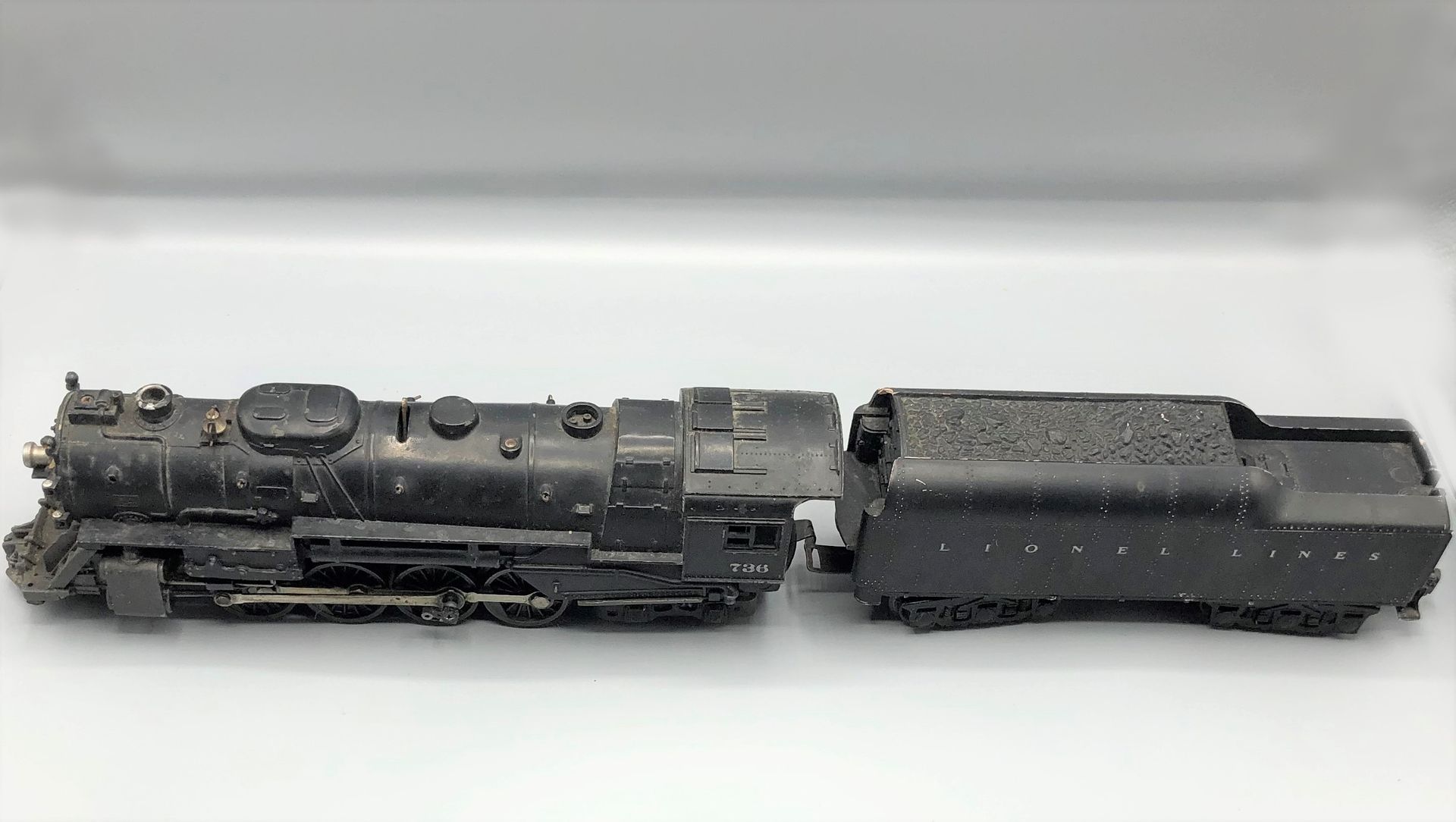 Null 
LIONEL




Black US locomotive with its tender LIONEL 




1950









U&hellip;