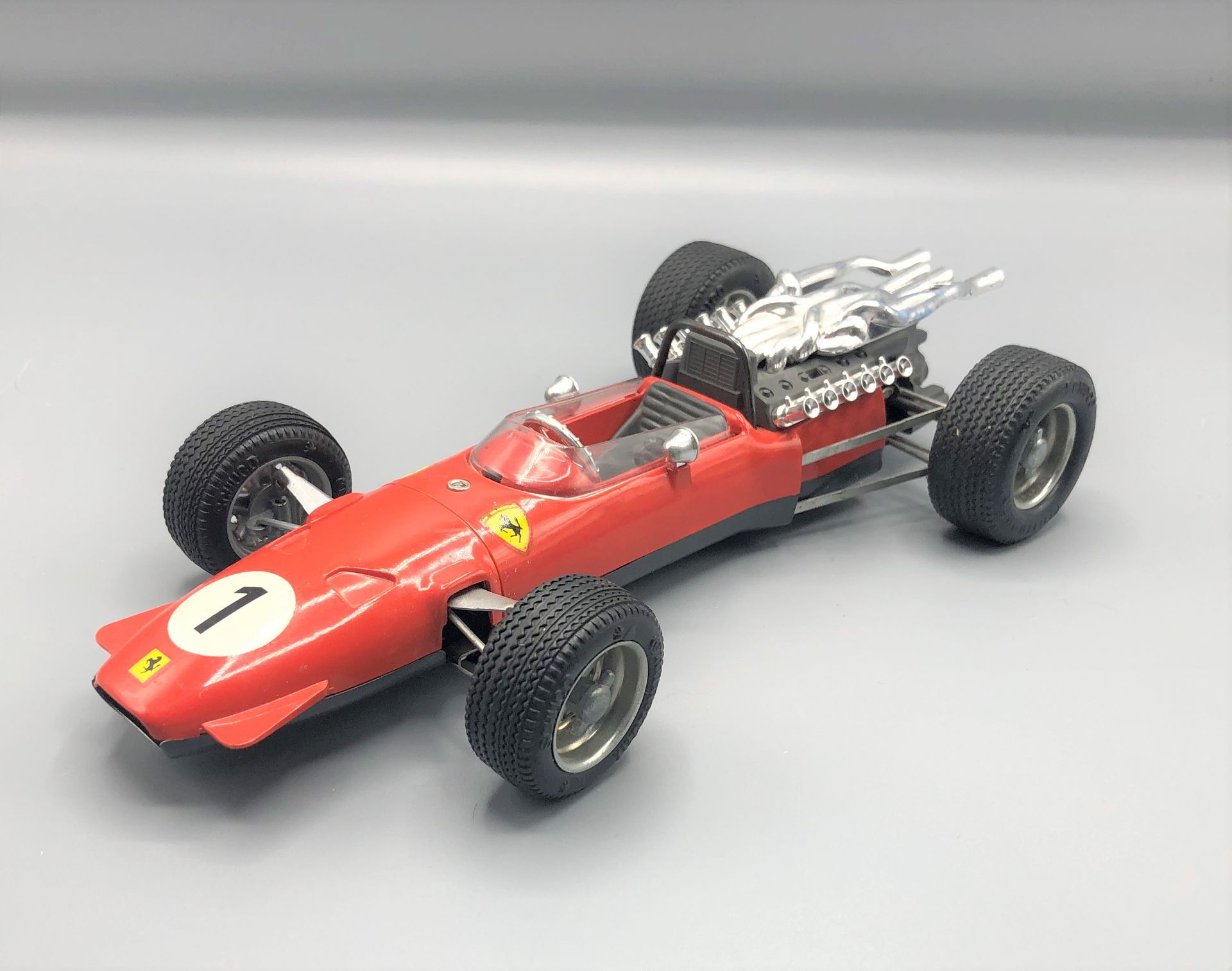Null SCHUCO

Formula 2 racing car FERRARI 1073, model 1/16 with N°1. 

Missing s&hellip;