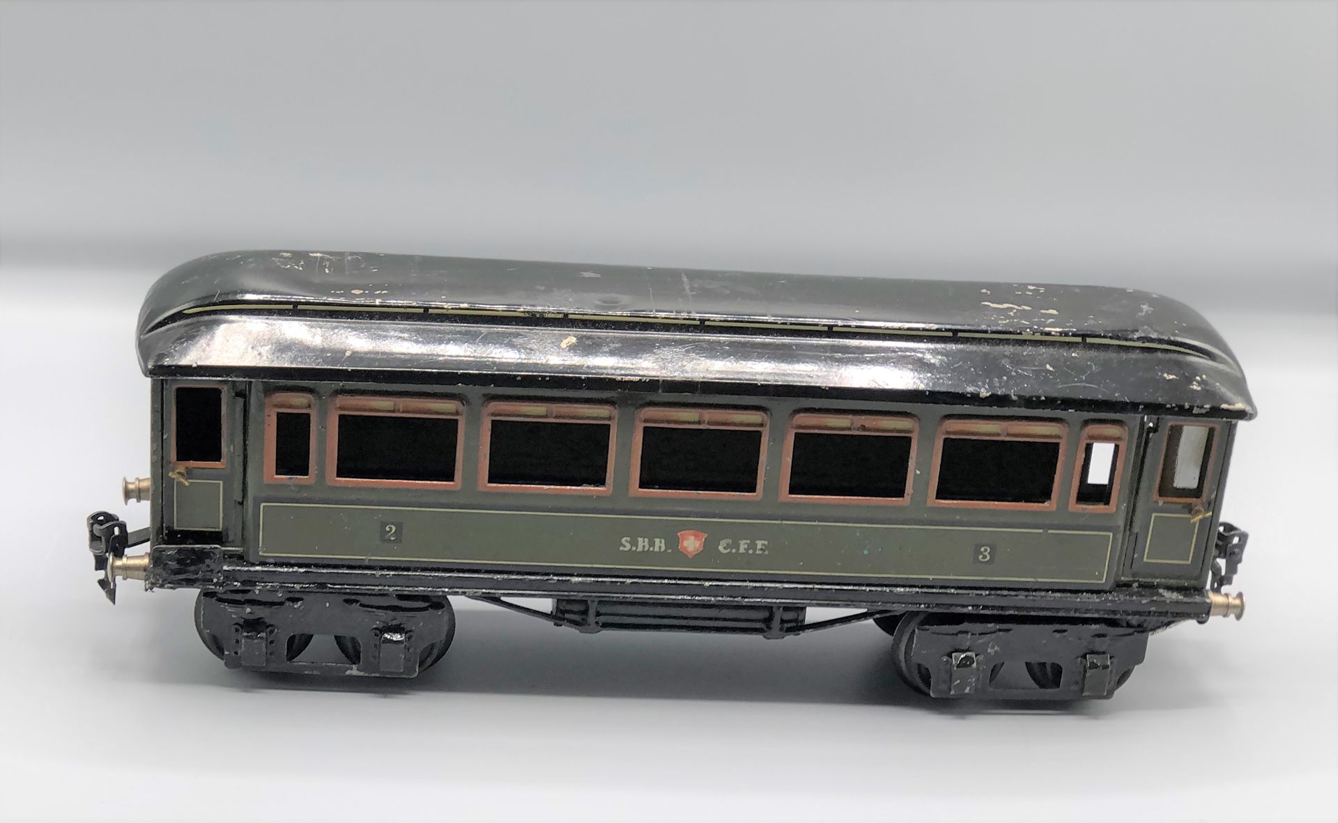 Null MARKLIN -0- 

Coche de pasajeros SBB CFF con dos bogies

1920



Estado de &hellip;