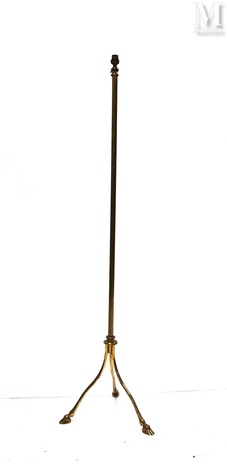 Null Tripod lamp in gilded bronze with fluted shaft and feet ended by sabots. 

&hellip;