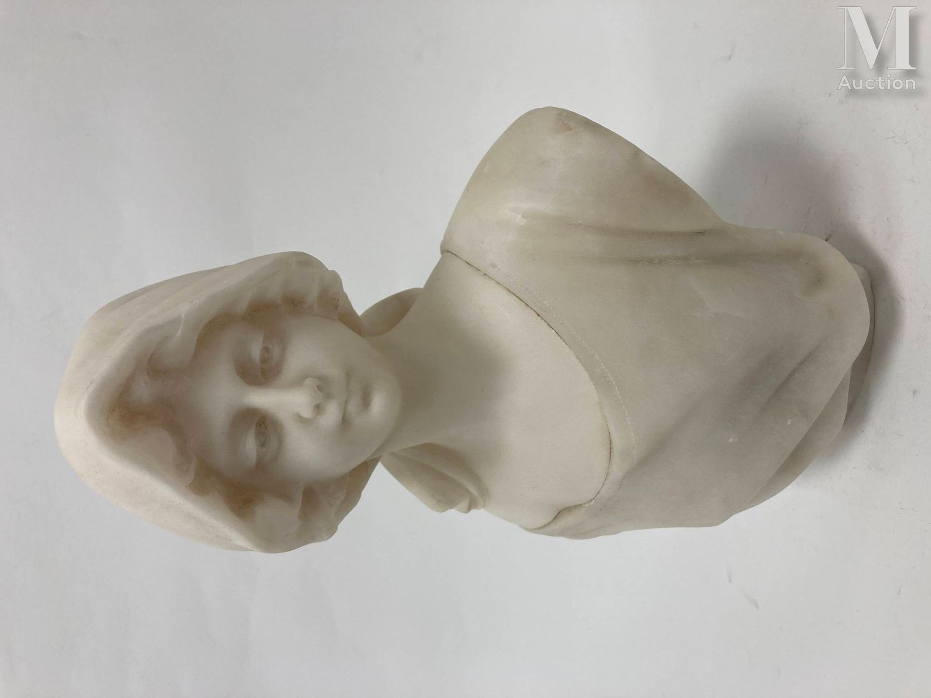 Guglielmo PUGI (1850-1915) 一个年轻女子的雪花膏半身像。

背面有 "Pugi "签名

高：25厘米

(轻微碎裂)