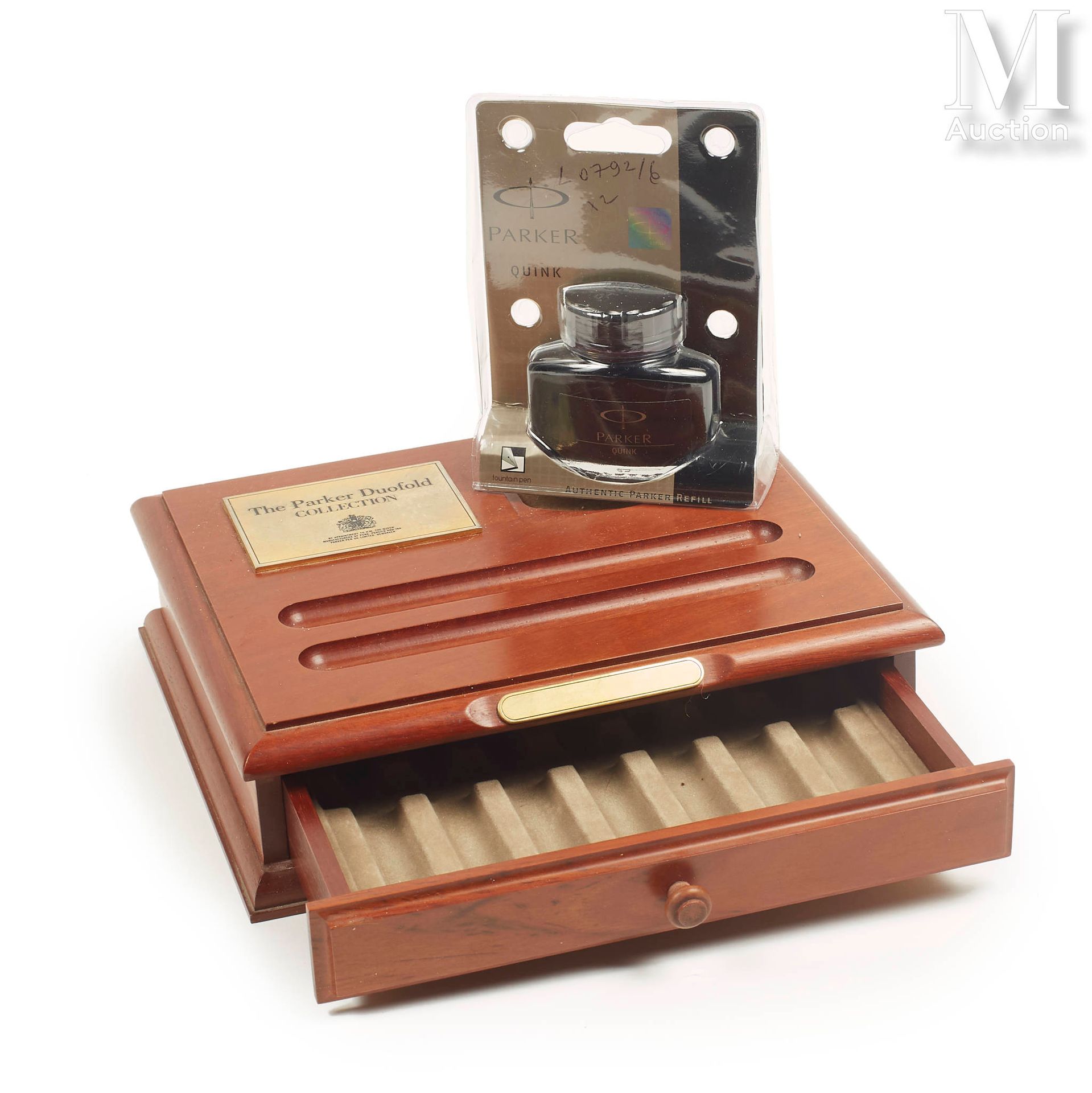 PARKER Wooden box with a drawer that can hold 7 pens, with its ink bottle.