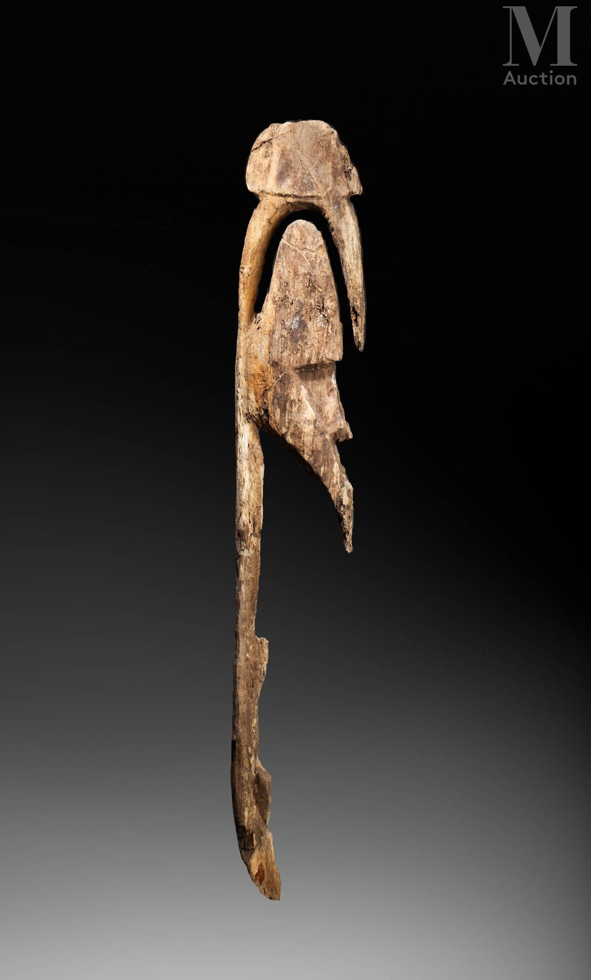 Null African sculpture in light wood