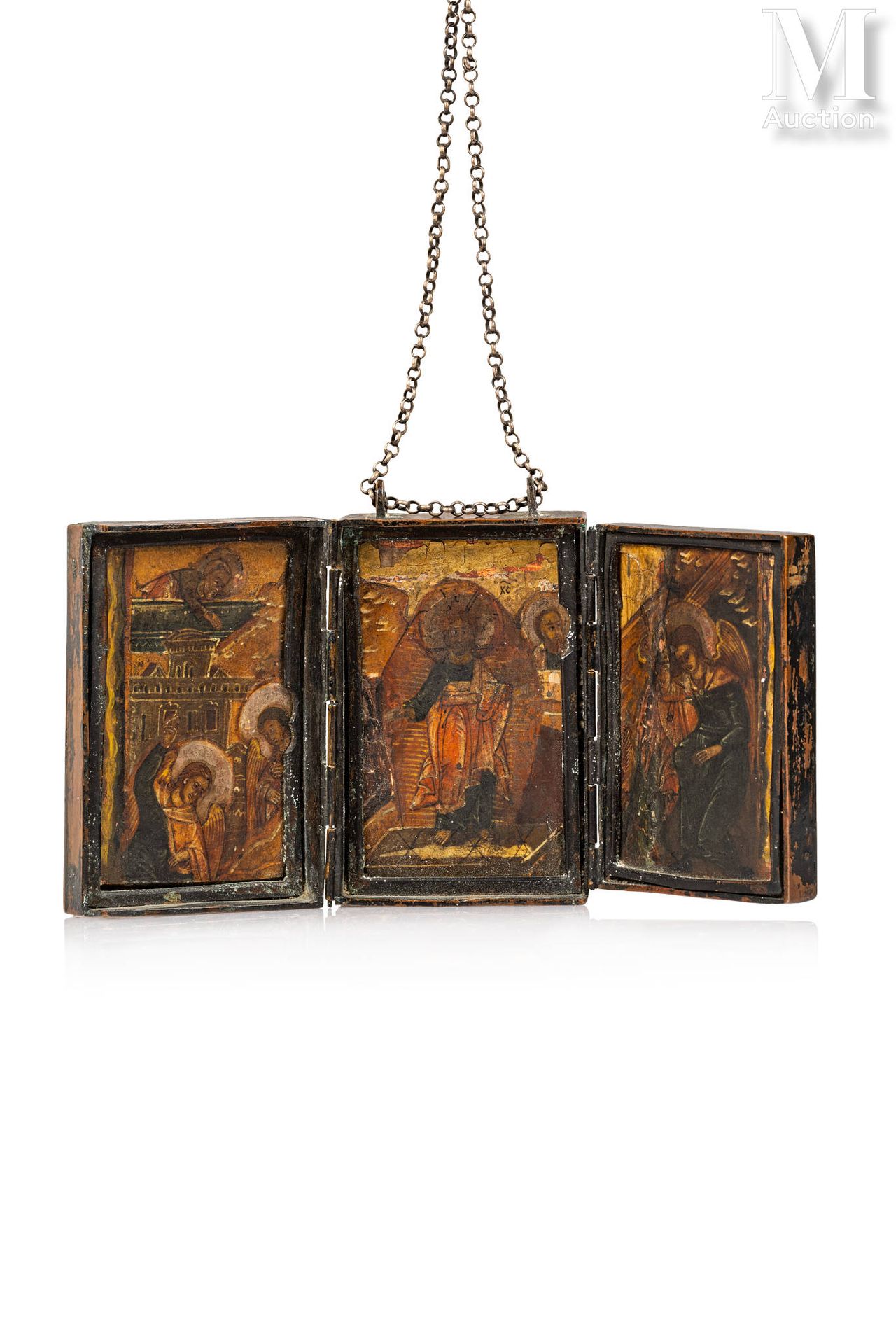 Icône triptyque 
旅行者之书的中央显示了基督的复活，右边是天使长圣米迦勒，左边是另外两位天使长。 




木胎画，装在有镂空装饰的铜质okla&hellip;